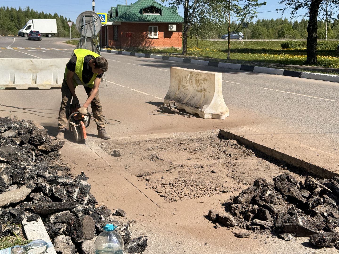 шаховская, замена люка, коммунальная служба,