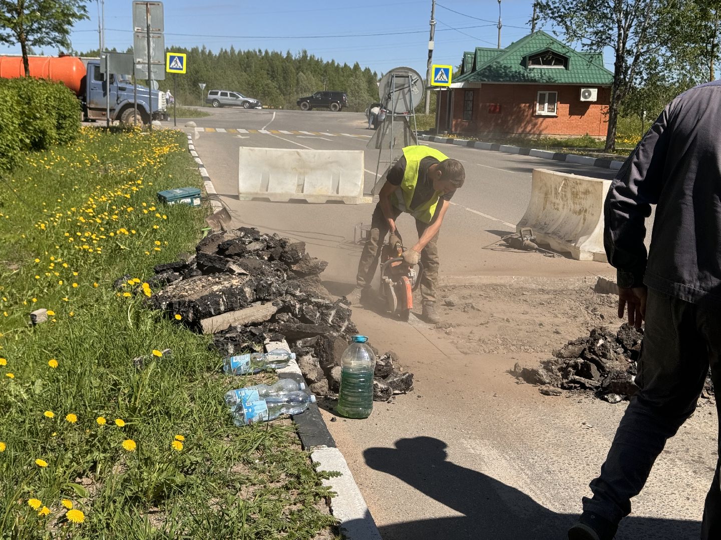 шаховская, замена люка, коммунальная служба,