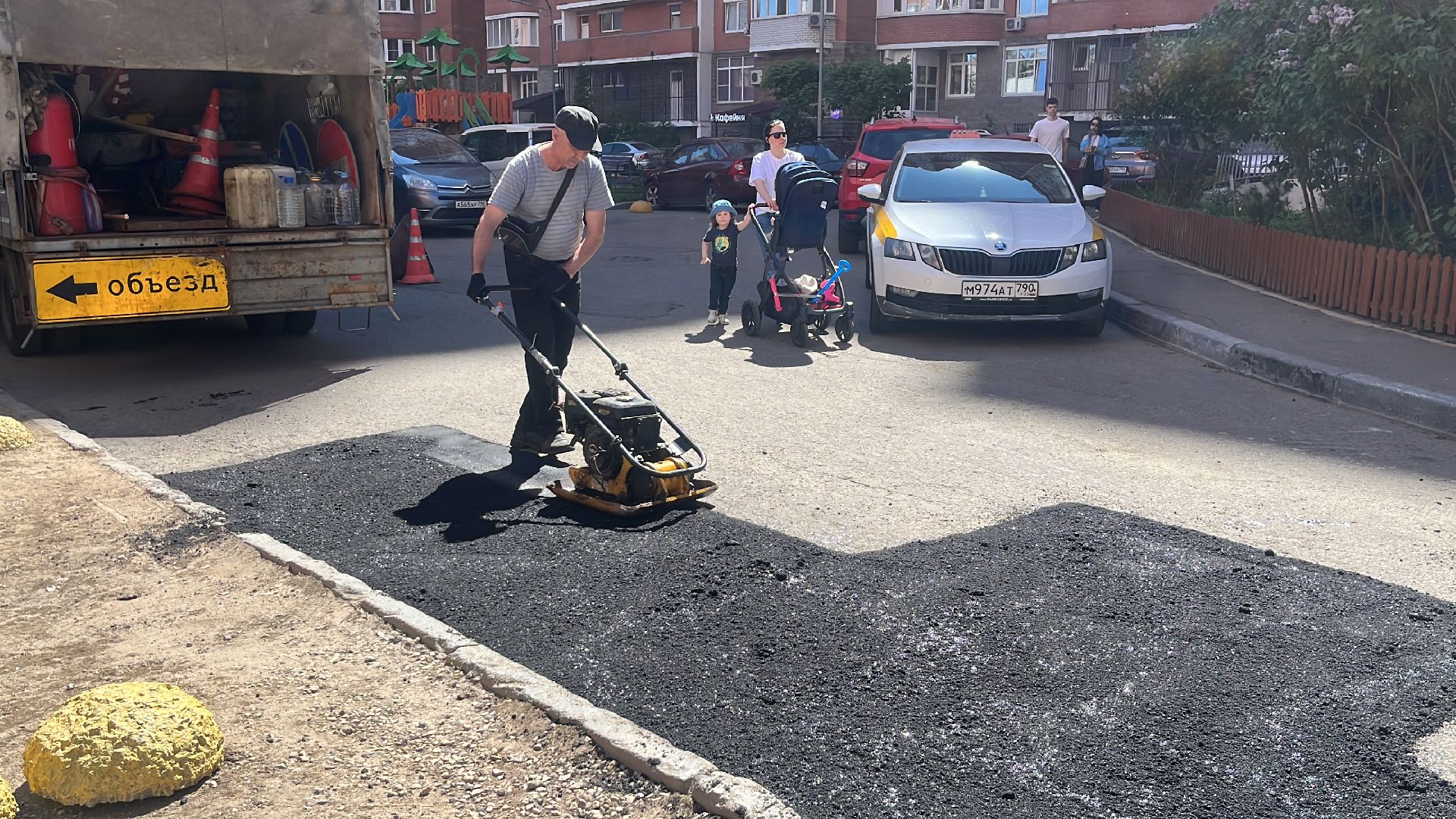 дорога, дороги, ремонт дорог, ремонт дорог во дворах, ямочный ремонт,