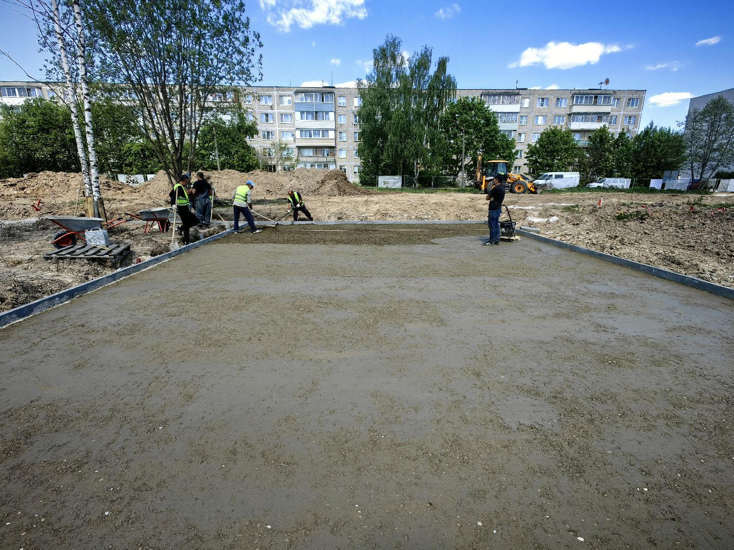 сквер, благоустойство, Фряново, бригада рабочих, техника, воркаут, сцена,