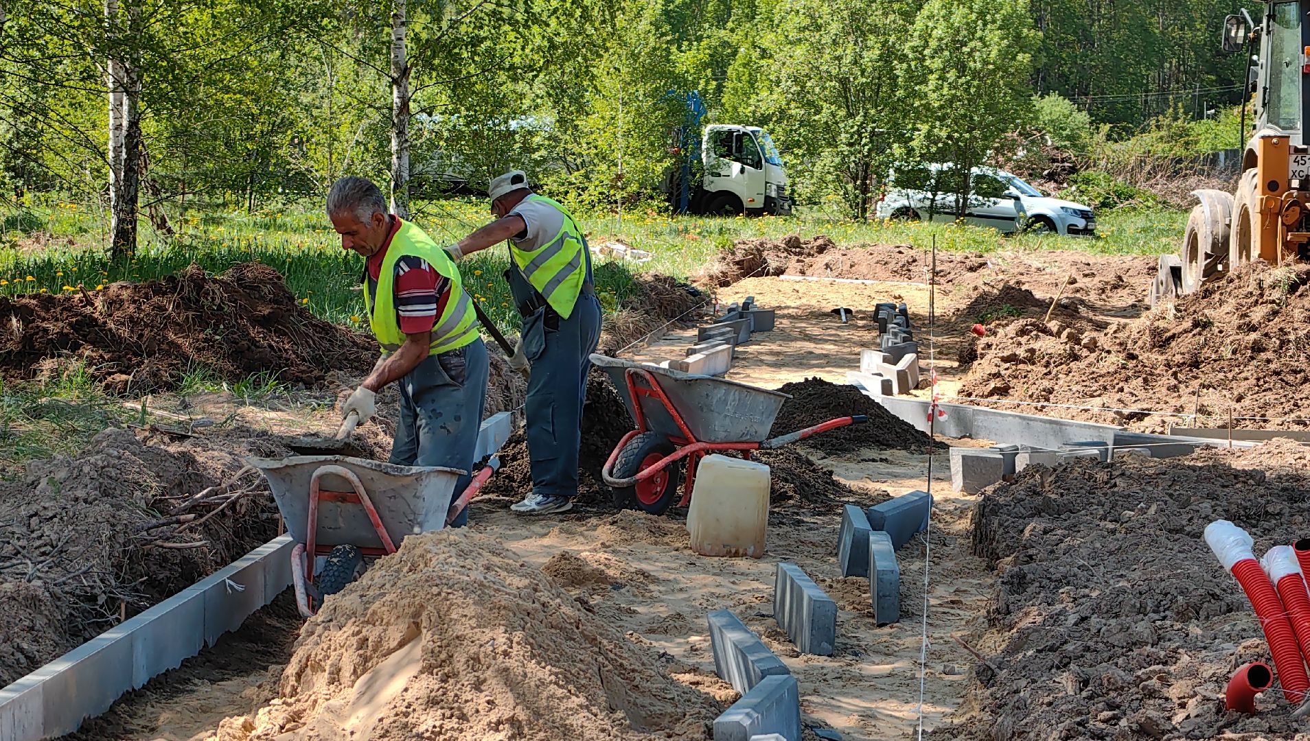 сквер, благоустойство, Фряново, бригада рабочих, техника, воркаут, сцена,