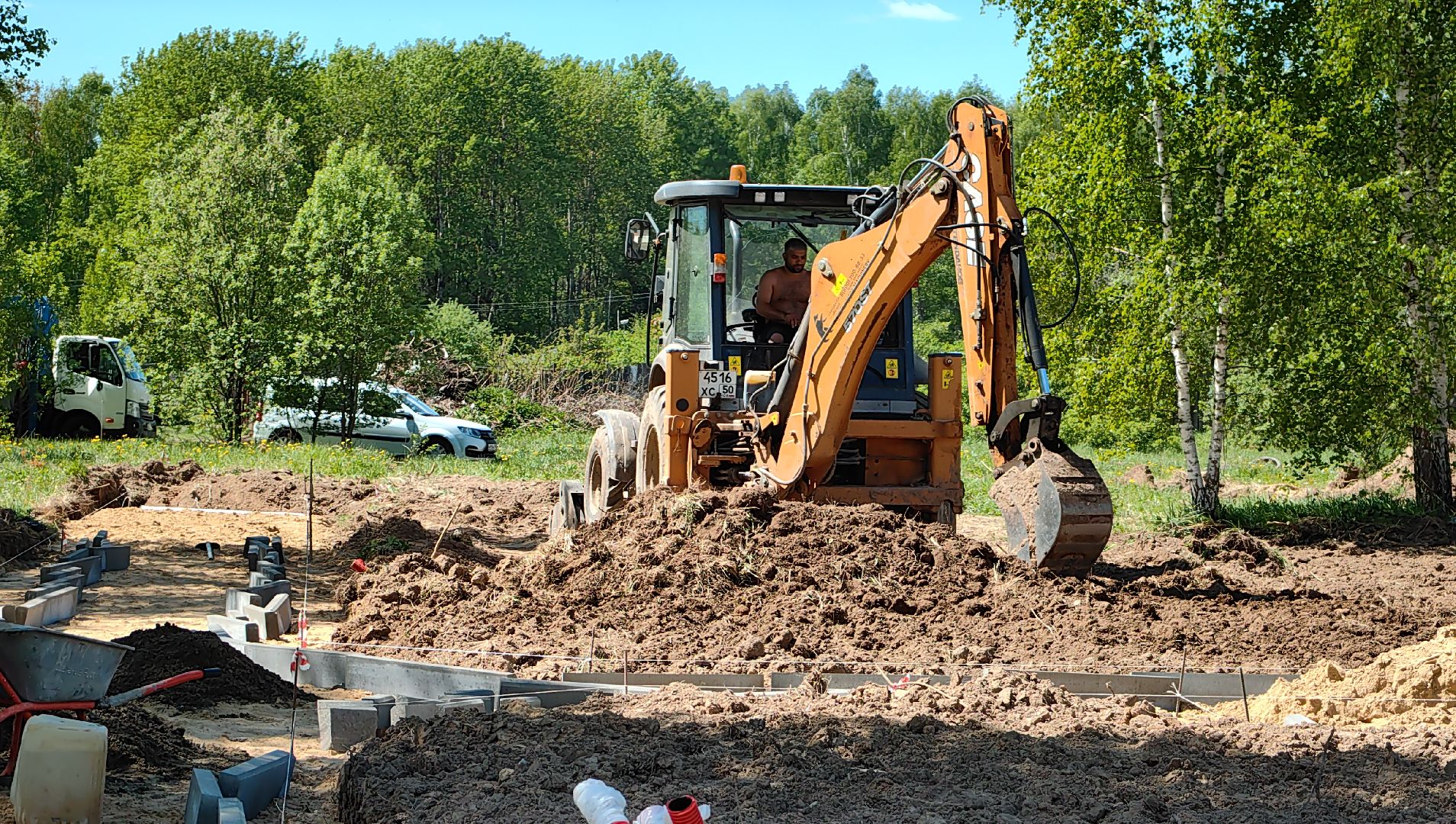 сквер, благоустойство, Фряново, бригада рабочих, техника, воркаут, сцена,
