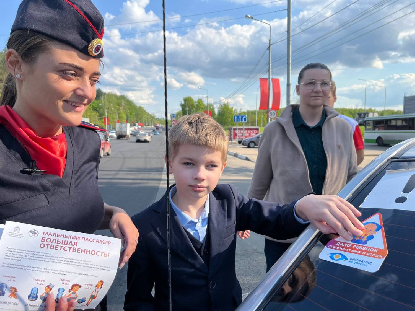 ОГИБДД, госавтоинспекторы, госавтоинспекция, Волонтеры Подмосковья, ПДД, детское автокресло, Детское кресло, профилактический рейд, Домодедово, Подмосковье,