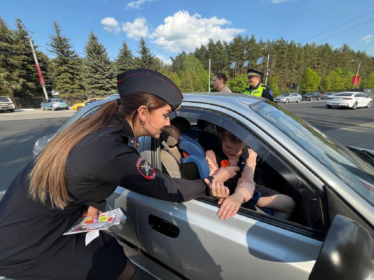 ОГИБДД, госавтоинспекторы, госавтоинспекция, Волонтеры Подмосковья, ПДД, детское автокресло, Детское кресло, профилактический рейд, Домодедово, Подмосковье,