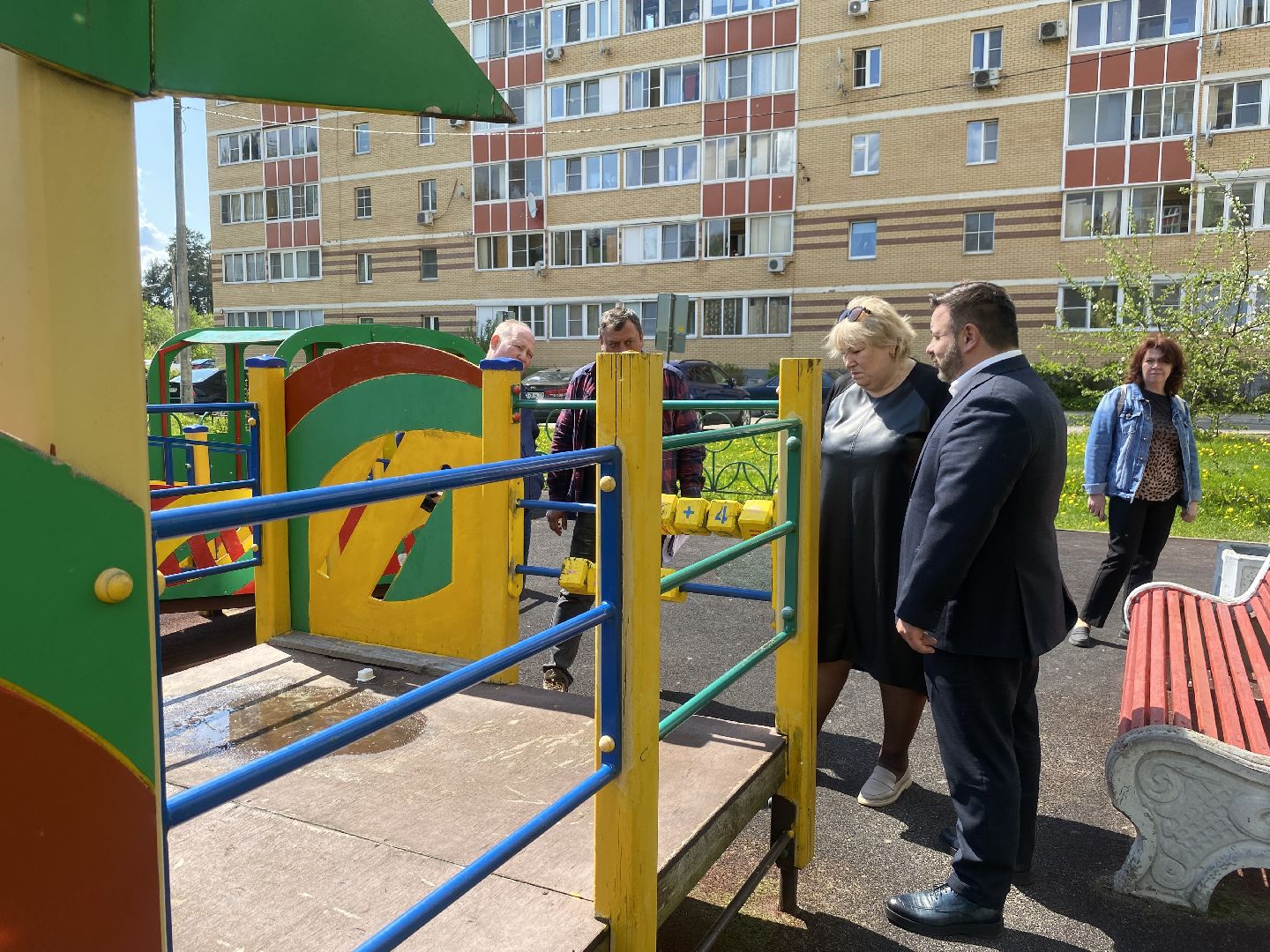 благоустройство дворов, Власиха благоустройство, власиха микрорайон школьный, власиха микрорайон тополек, благоустройство во власихе, МБУ ЖКХ и благоустройство,