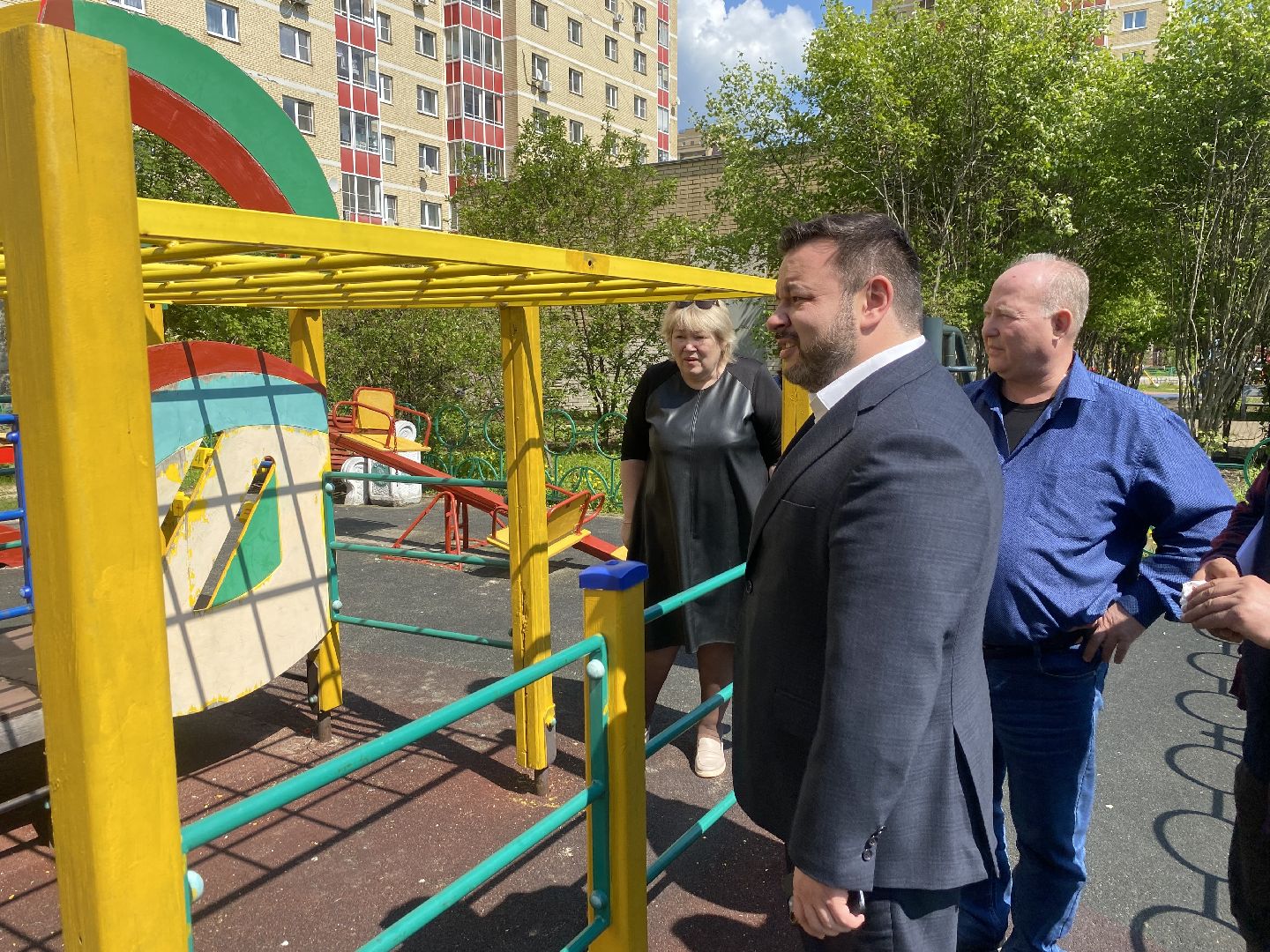 благоустройство дворов, Власиха благоустройство, власиха микрорайон школьный, власиха микрорайон тополек, благоустройство во власихе, МБУ ЖКХ и благоустройство,