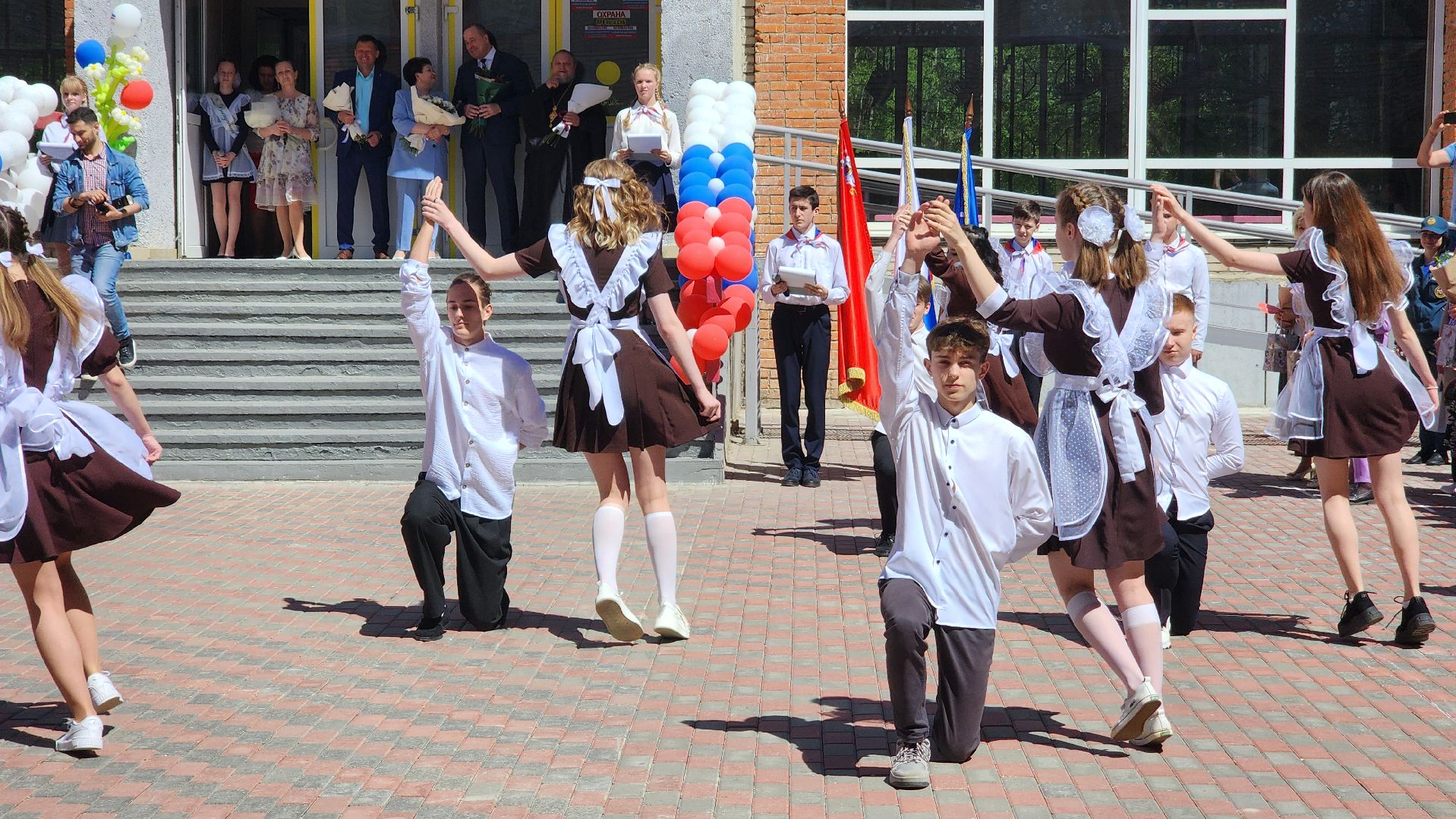 последние звонки, школа, протвино, образование, выпускники 2024,
