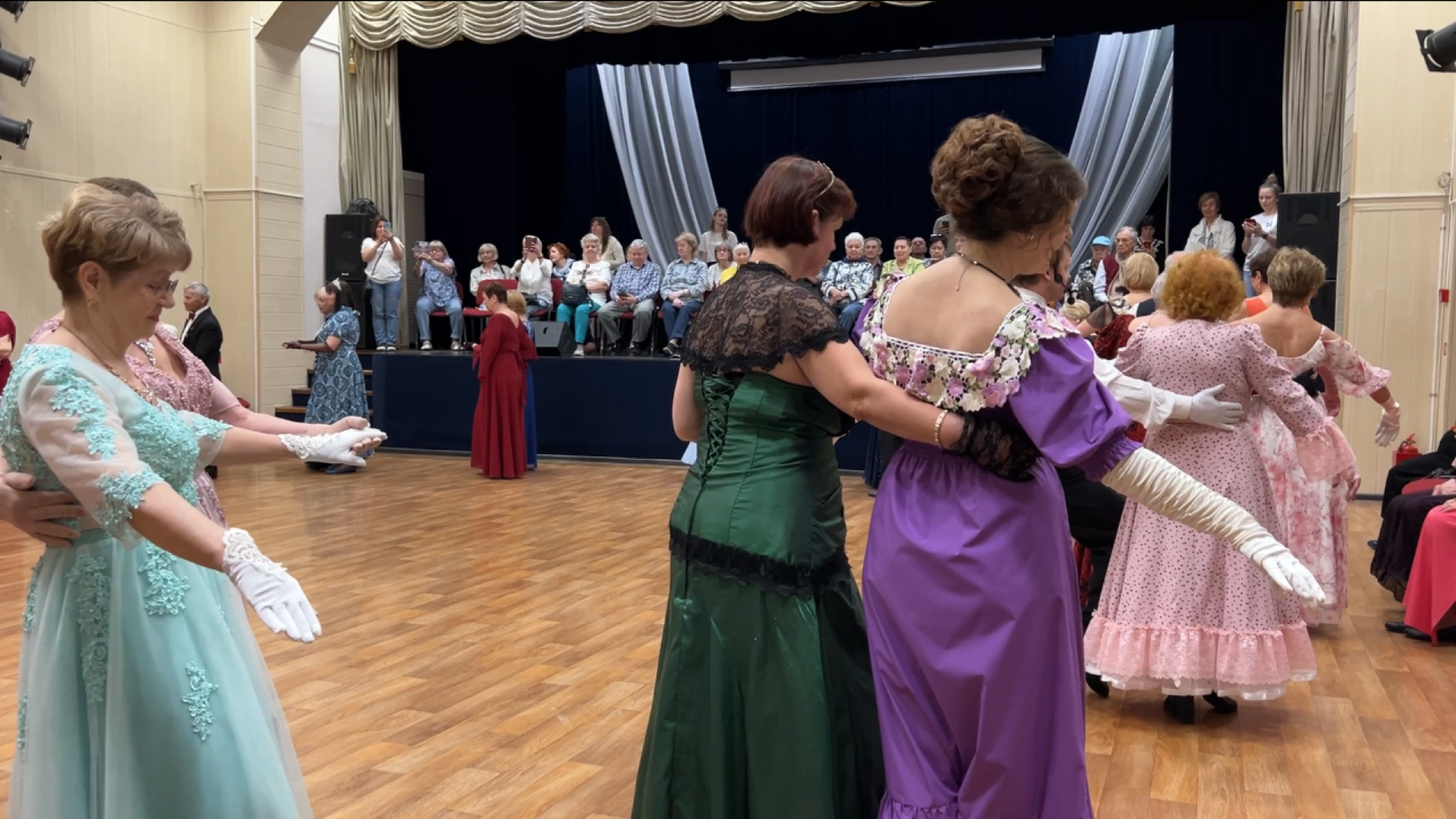 химки, культура, активное долголетие, бал,