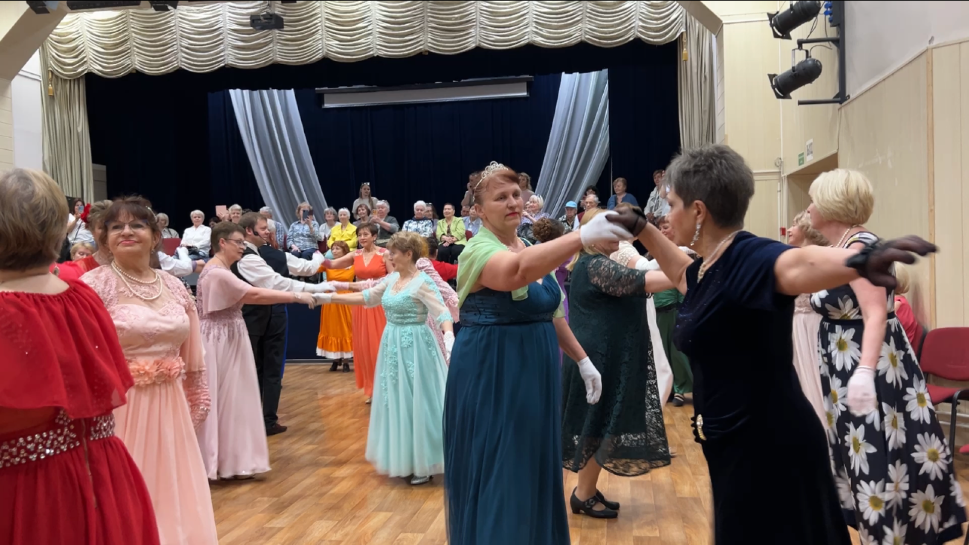 химки, культура, активное долголетие, бал,