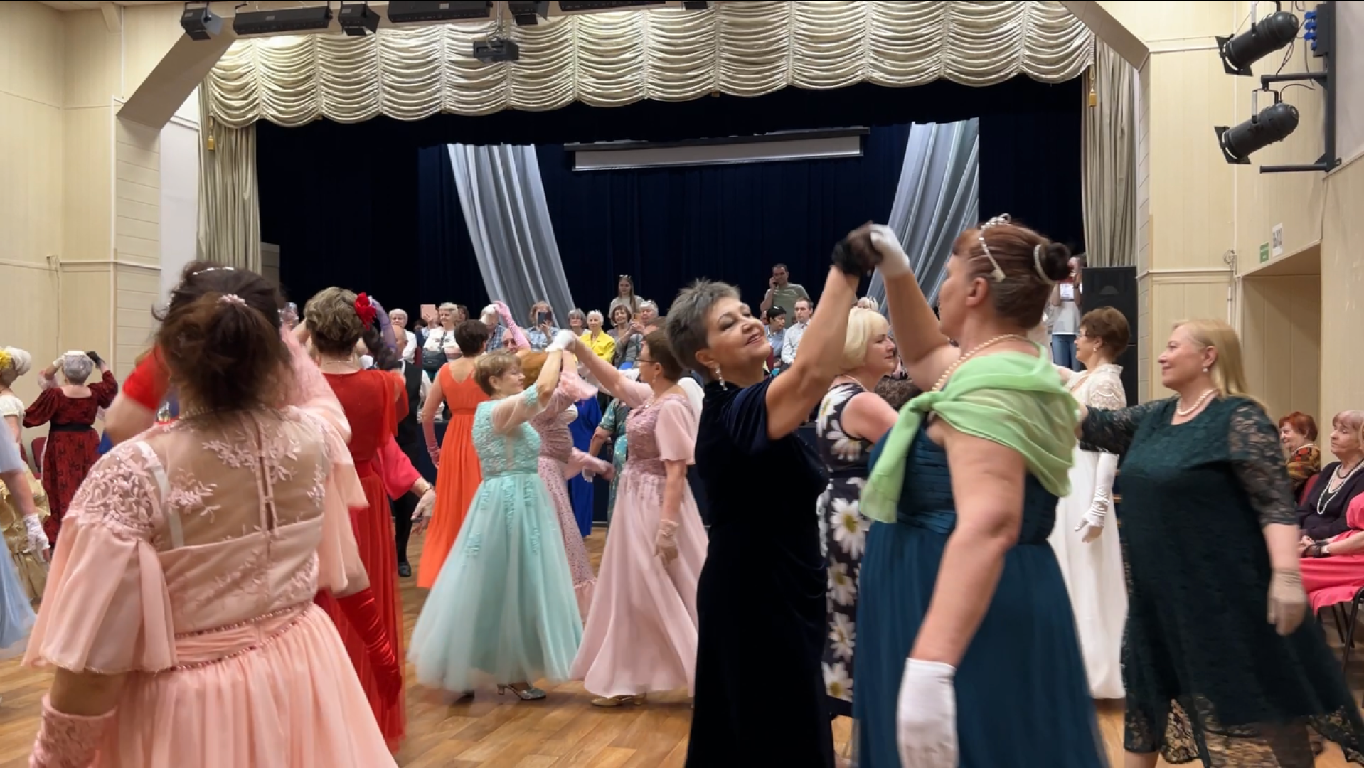 химки, культура, активное долголетие, бал,