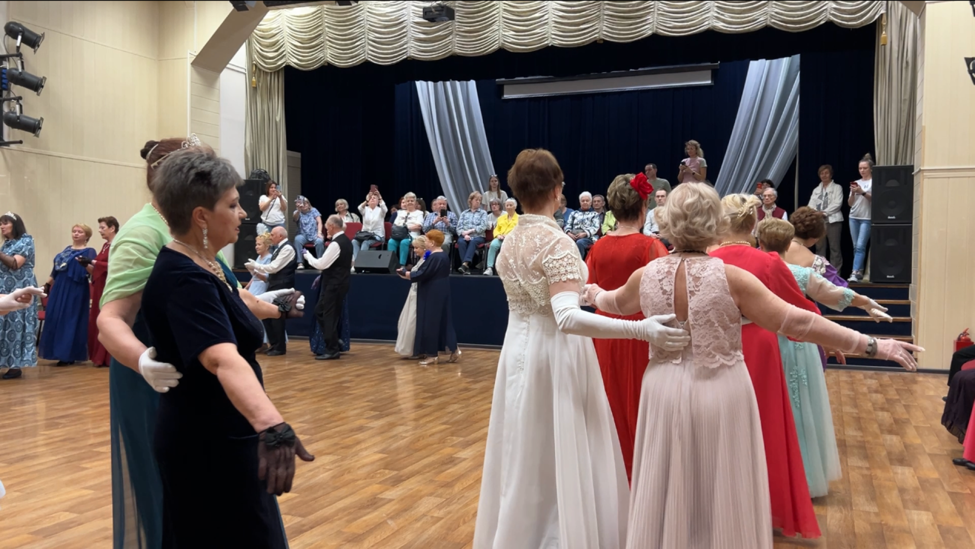 химки, культура, активное долголетие, бал,