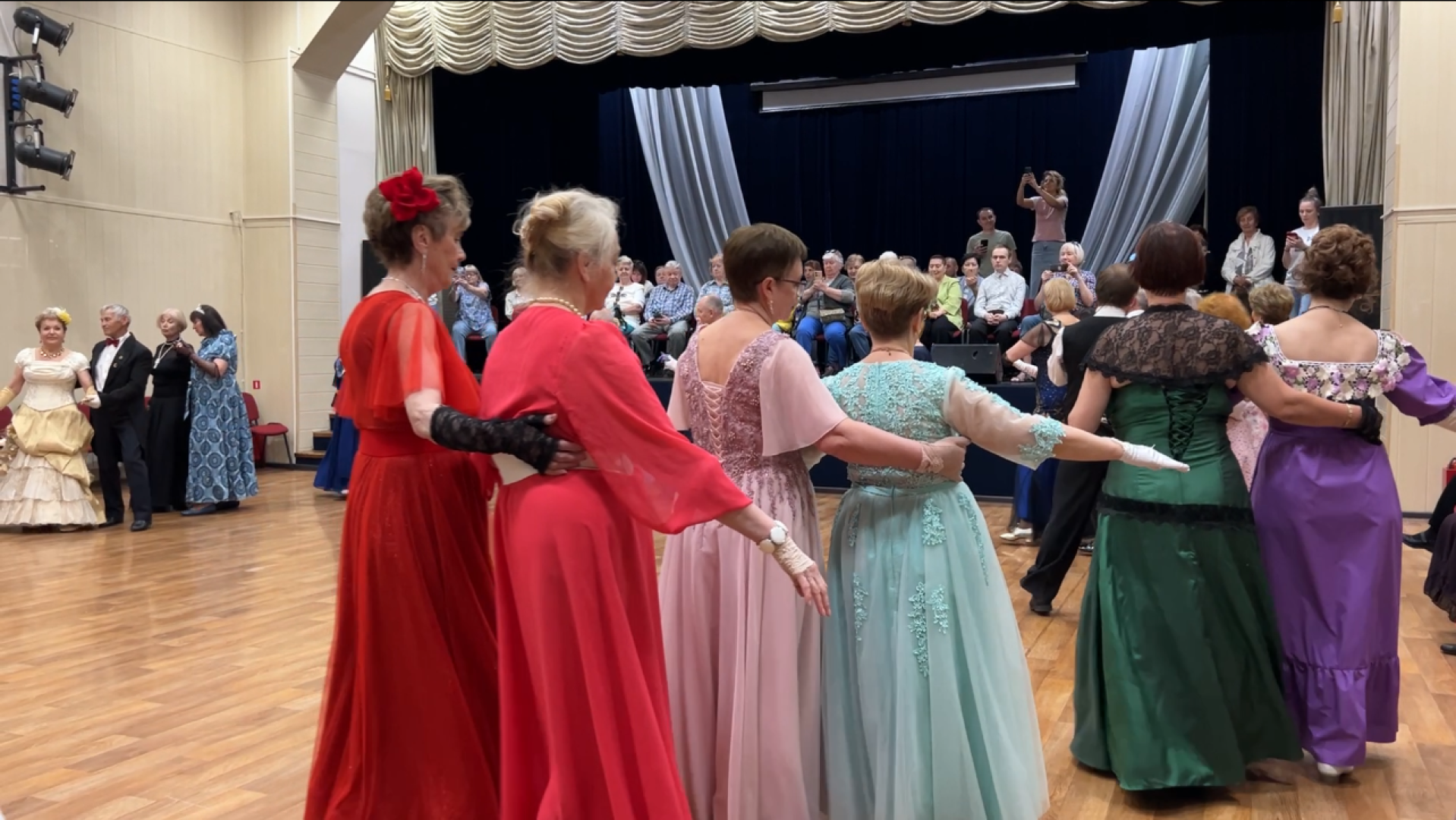 химки, культура, активное долголетие, бал,