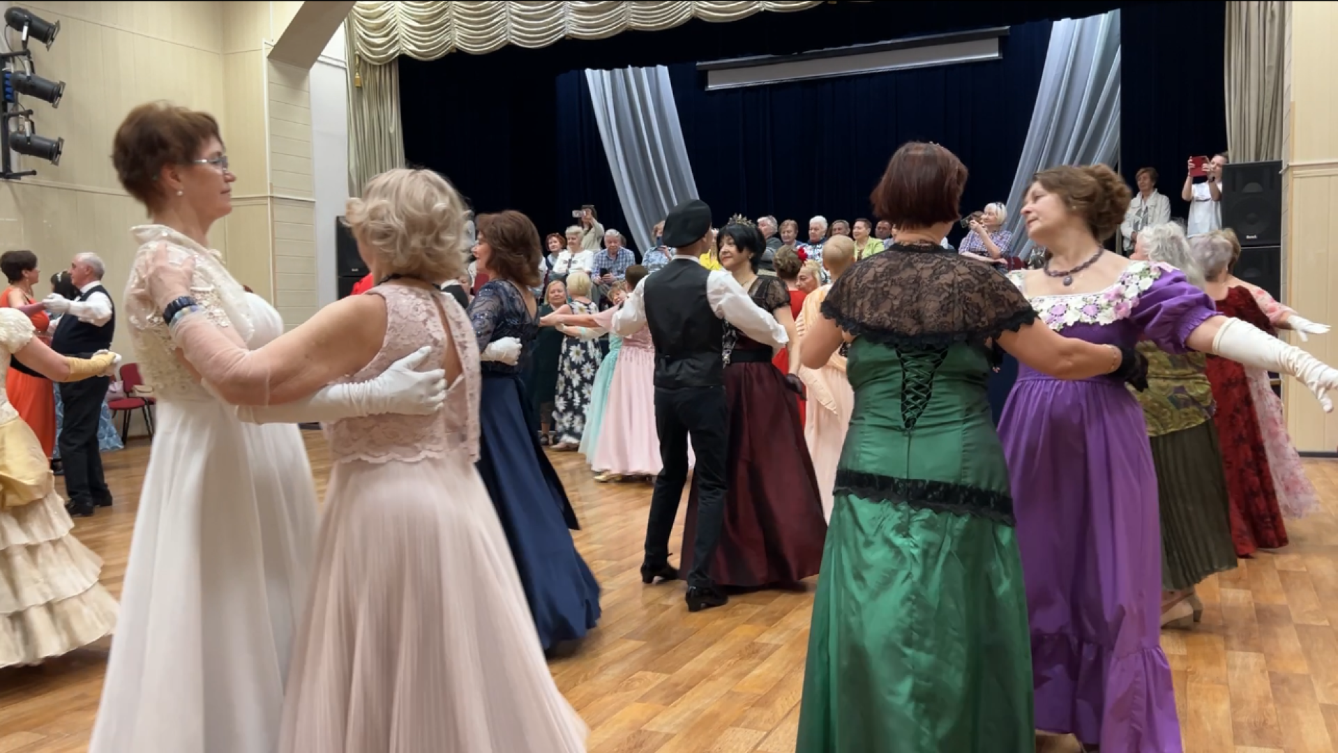 химки, культура, активное долголетие, бал,