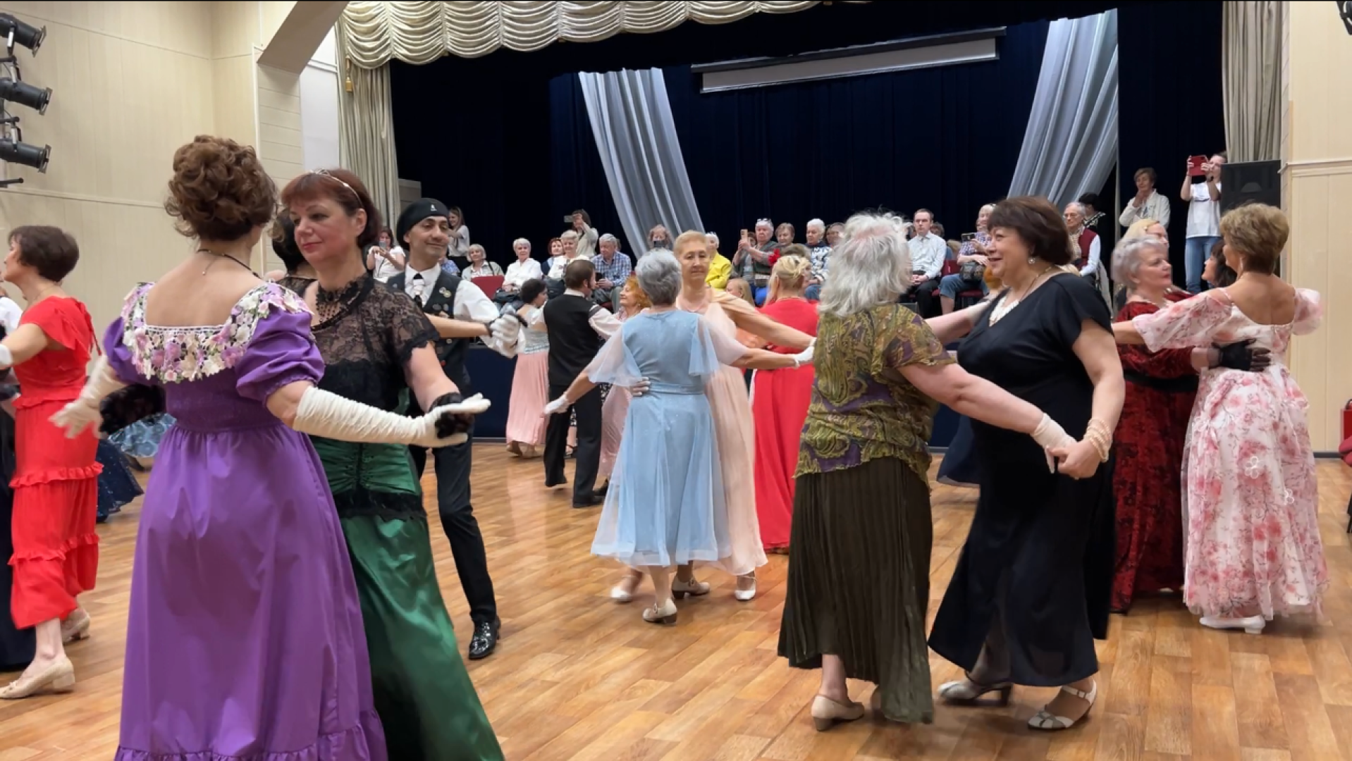 химки, культура, активное долголетие, бал,