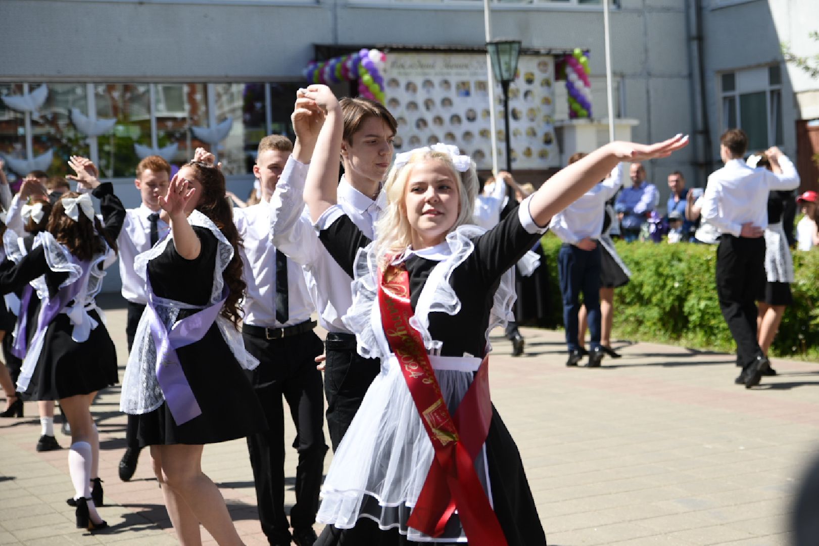 Бронницы, Школа имени Тимофеева, Последний звонок, Выпускники 2024,