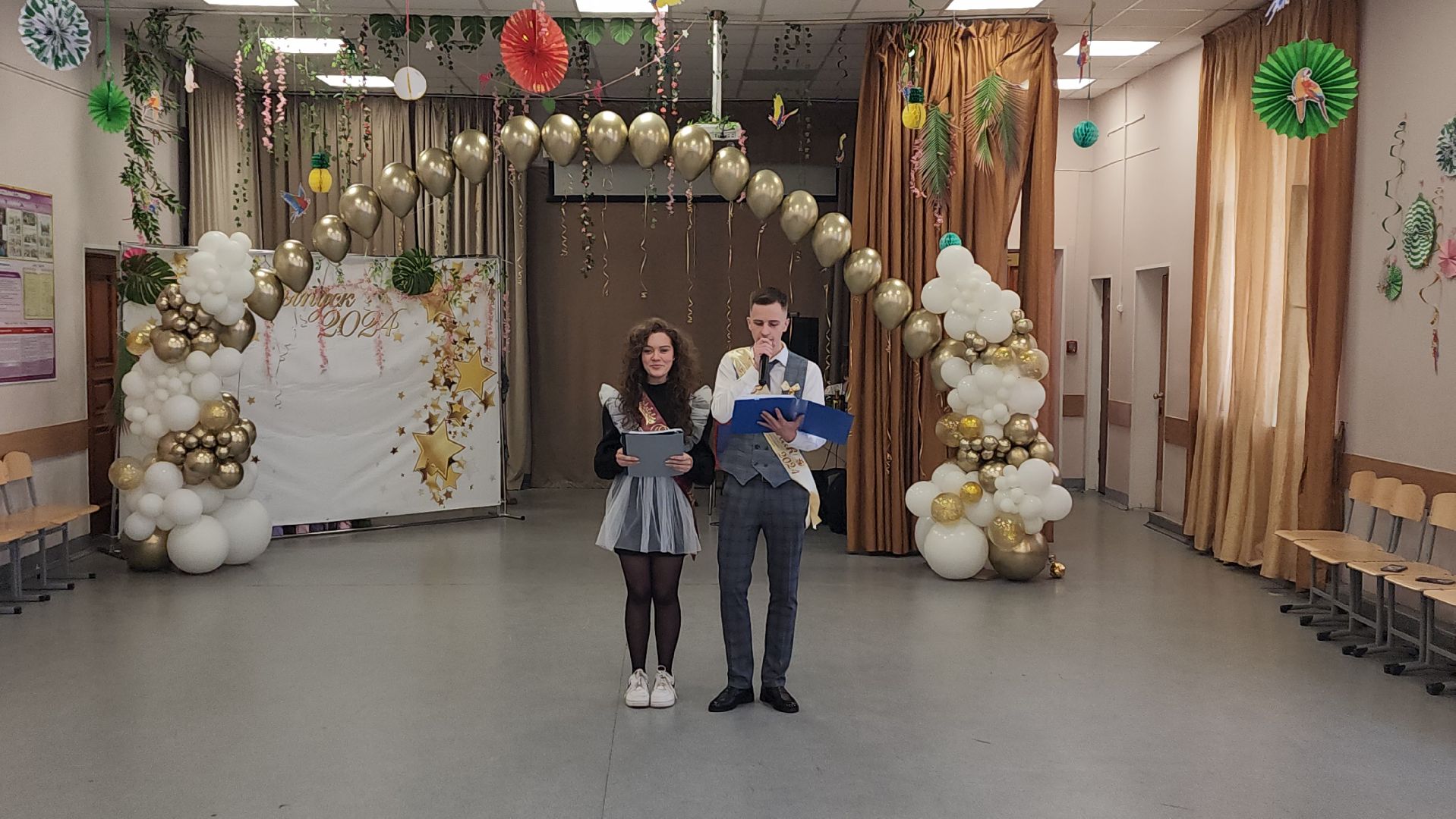 последний звонок, выпускники, борис аубакиров, Ольга алферова, школа 3, управление образования,