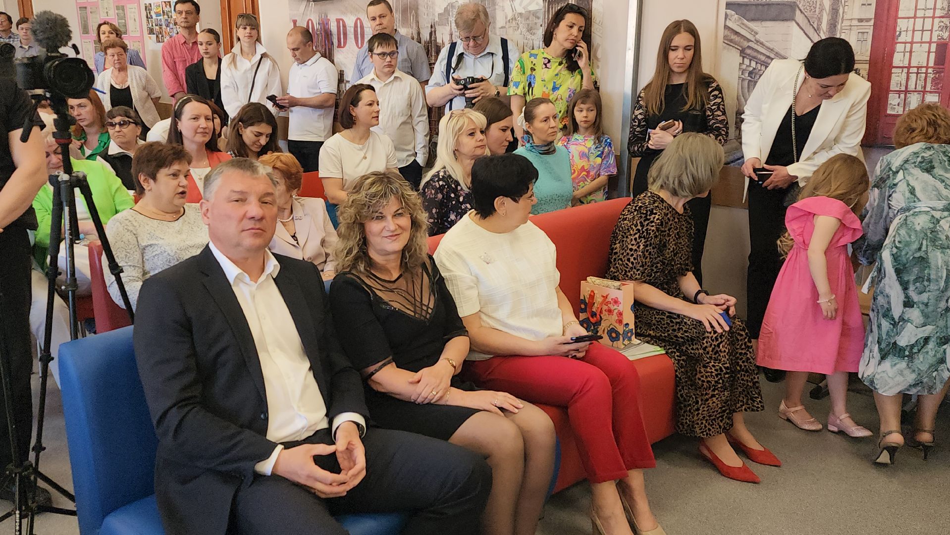 последний звонок, выпускники, борис аубакиров, Ольга алферова, школа 3, управление образования,