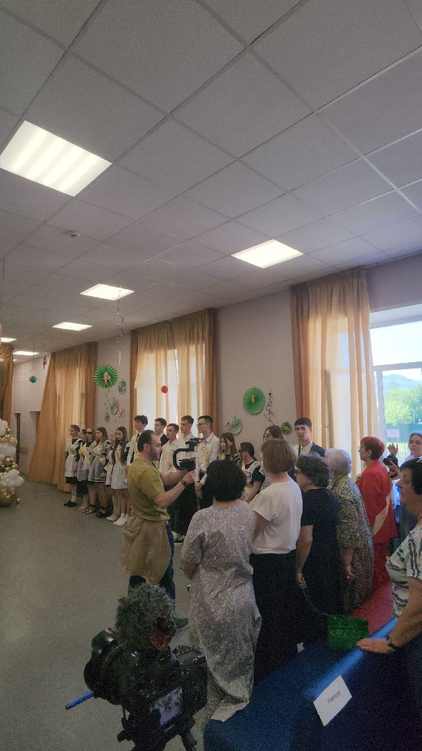 последний звонок, выпускники, борис аубакиров, Ольга алферова, школа 3, управление образования,