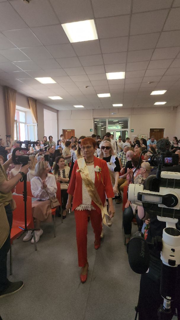 последний звонок, выпускники, борис аубакиров, Ольга алферова, школа 3, управление образования,