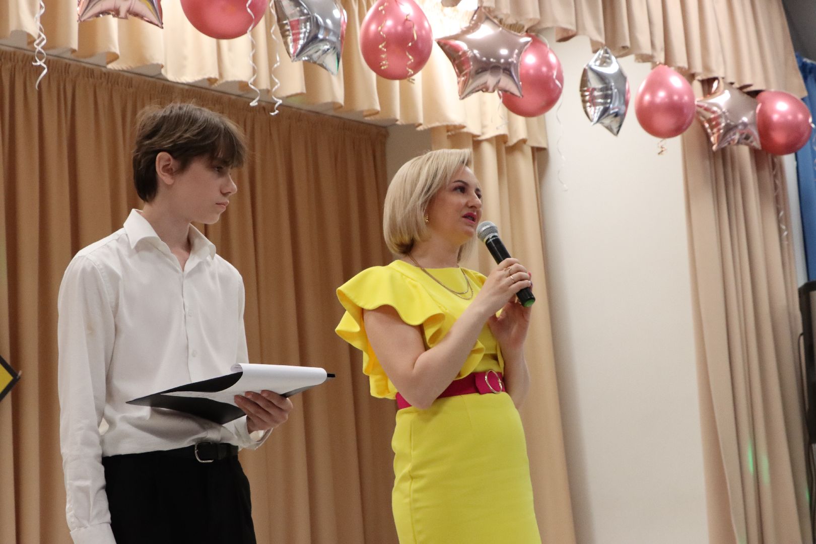 лотошино, лотошинская школа 1, последний звонок, глава муниципалитета, глава округа, образование,