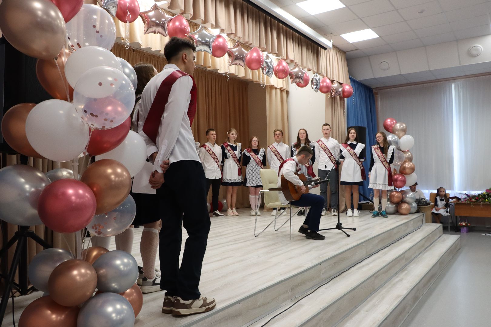 лотошино, лотошинская школа 1, последний звонок, глава муниципалитета, глава округа, образование,