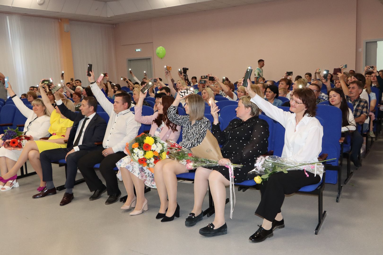 лотошино, лотошинская школа 1, последний звонок, глава муниципалитета, глава округа, образование,