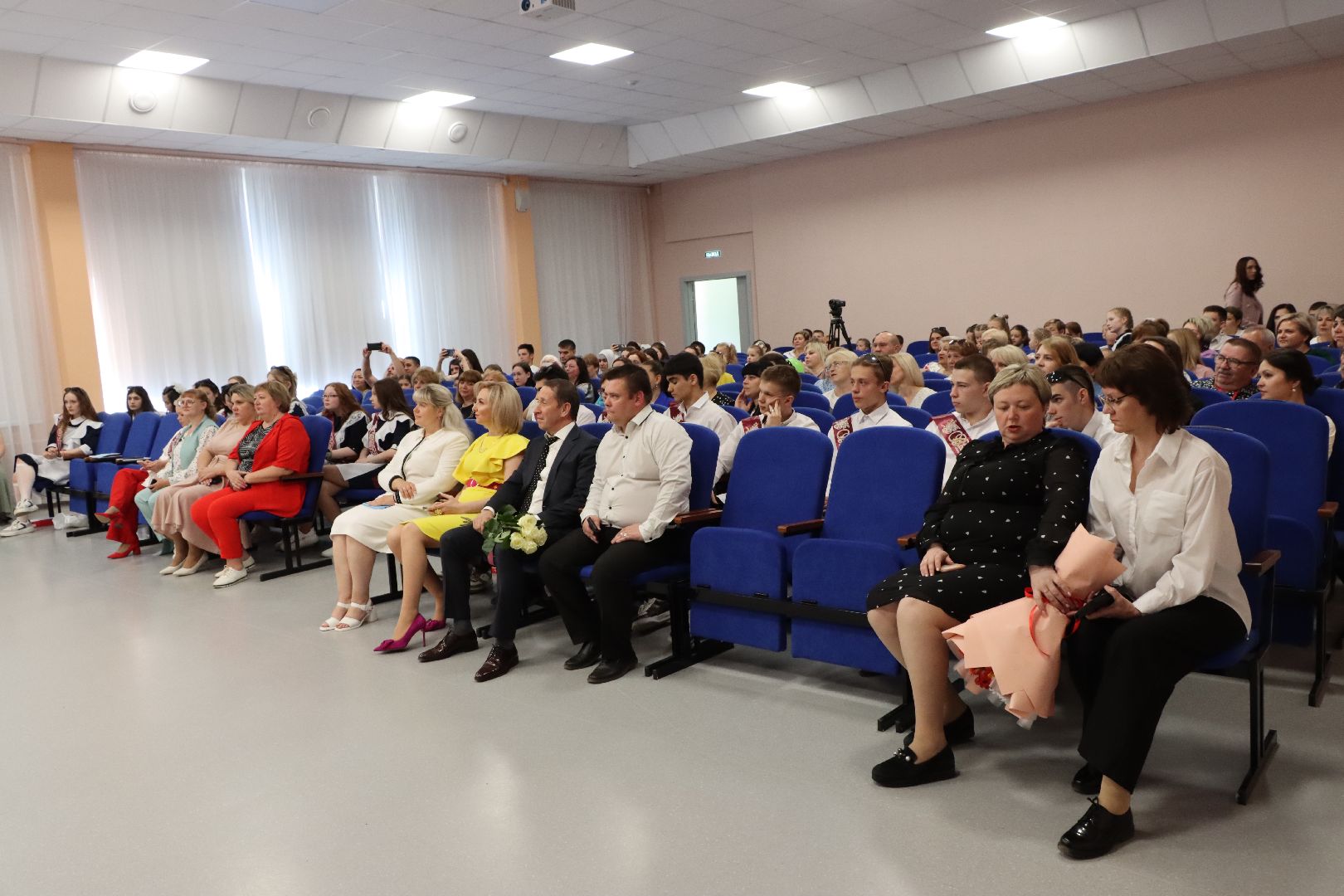 лотошино, лотошинская школа 1, последний звонок, глава муниципалитета, глава округа, образование,