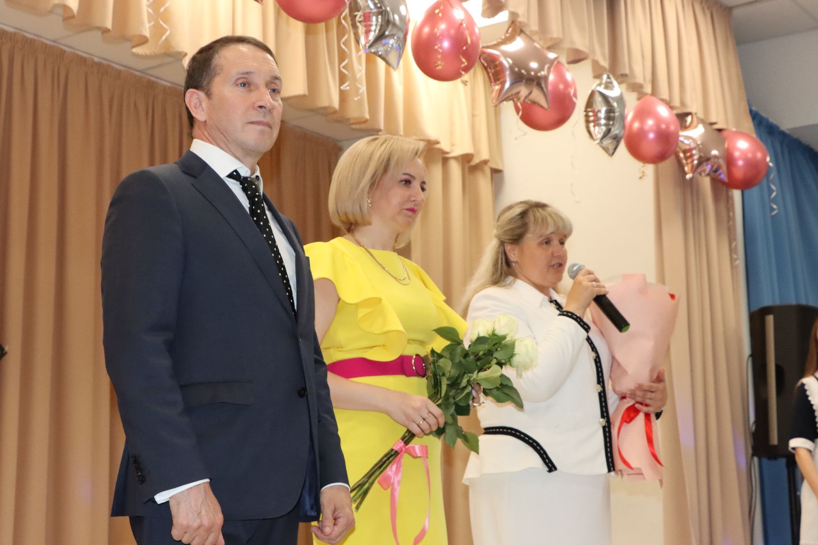 лотошино, лотошинская школа 1, последний звонок, глава муниципалитета, глава округа, образование,