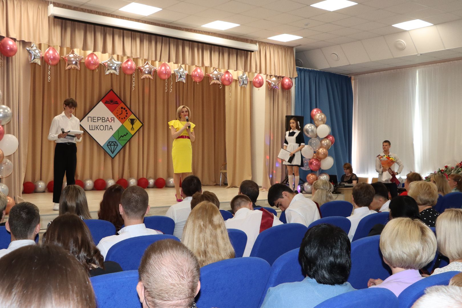 лотошино, лотошинская школа 1, последний звонок, глава муниципалитета, глава округа, образование,