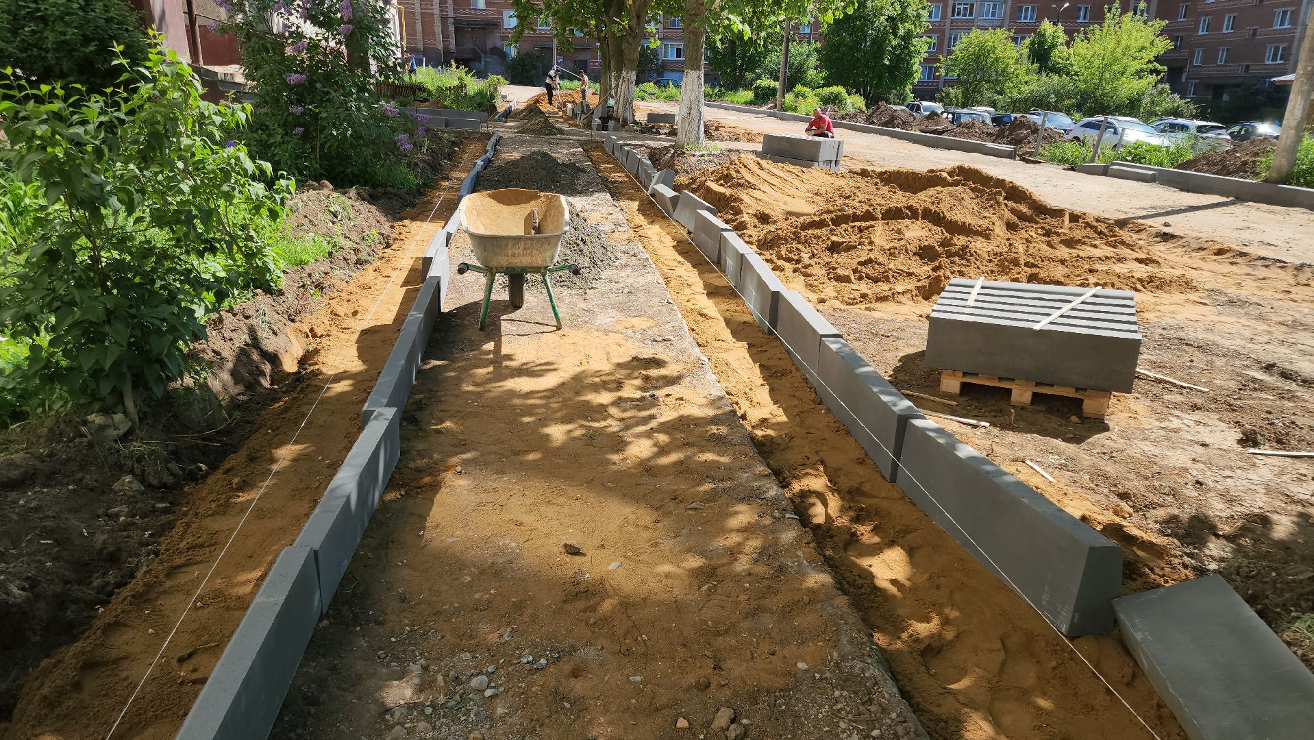 кашира, благоустройство дворов, парковочные места, троутар, каштаны, бордюрный камень, асфальтирование дорог,