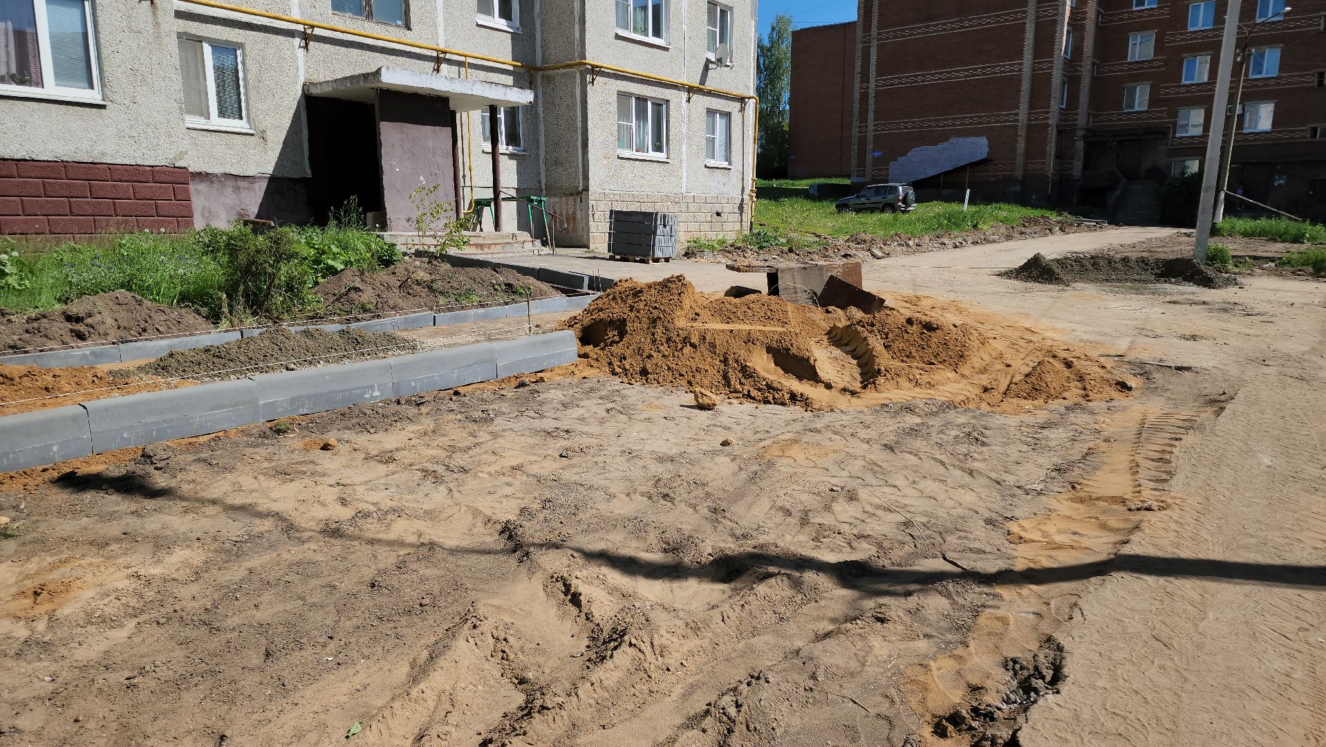 кашира, благоустройство дворов, парковочные места, троутар, каштаны, бордюрный камень, асфальтирование дорог,