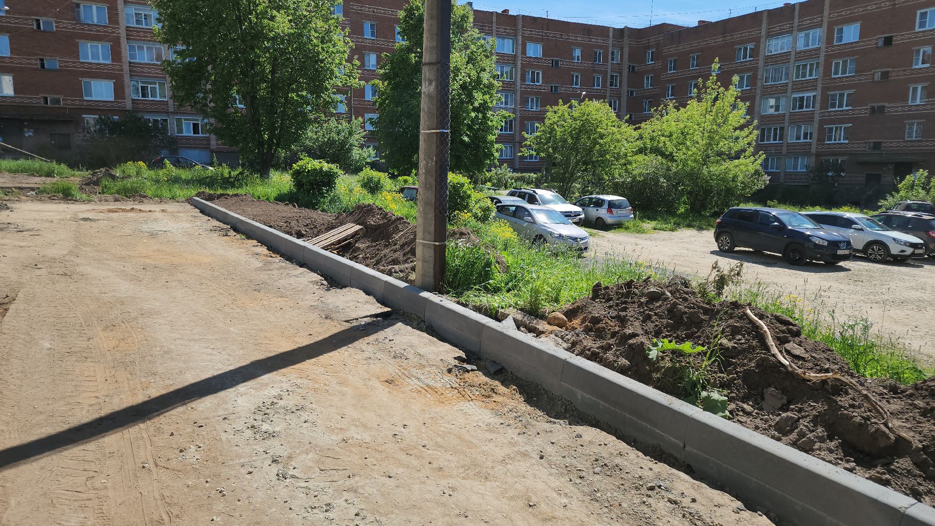 кашира, благоустройство дворов, парковочные места, троутар, каштаны, бордюрный камень, асфальтирование дорог,