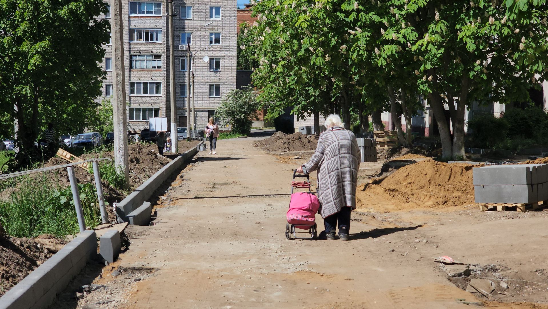 кашира, благоустройство дворов, парковочные места, троутар, каштаны, бордюрный камень, асфальтирование дорог,