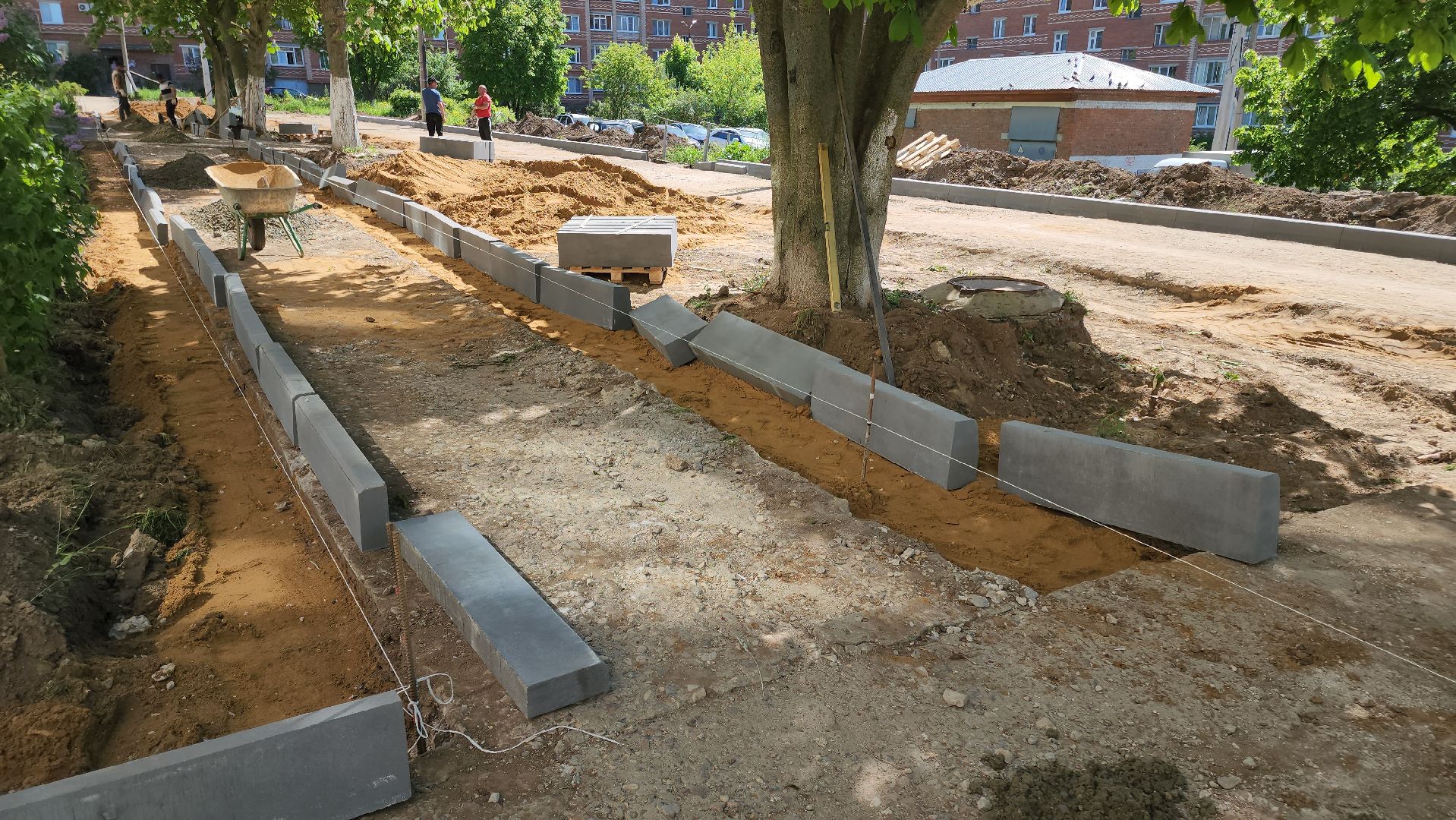 кашира, благоустройство дворов, парковочные места, троутар, каштаны, бордюрный камень, асфальтирование дорог,