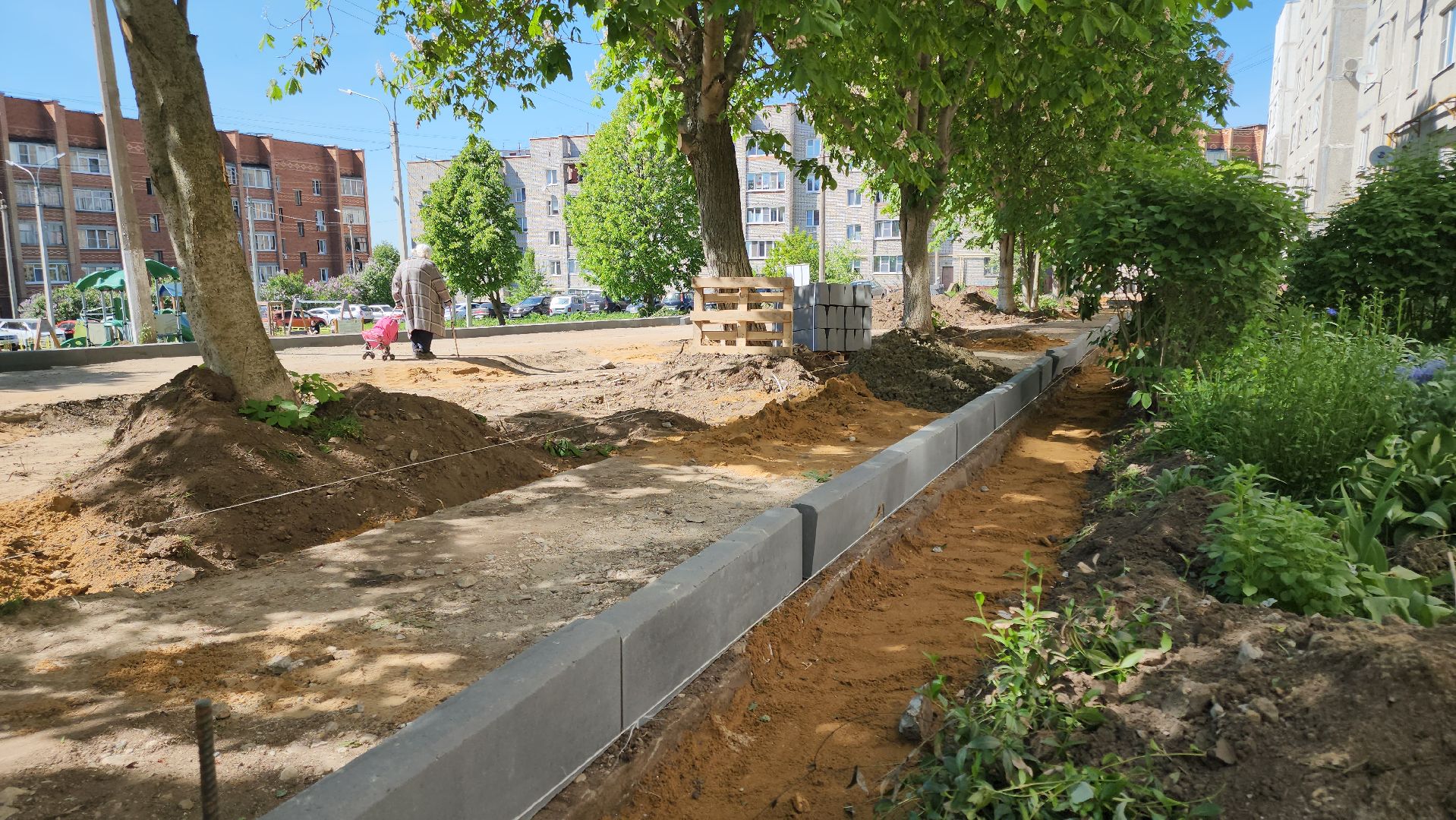 кашира, благоустройство дворов, парковочные места, троутар, каштаны, бордюрный камень, асфальтирование дорог,