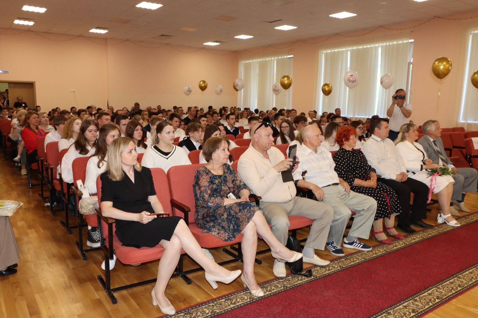 лотошино, лотошинская школа 2, последний звонок, глава округа, глава муниципалитета, образование,