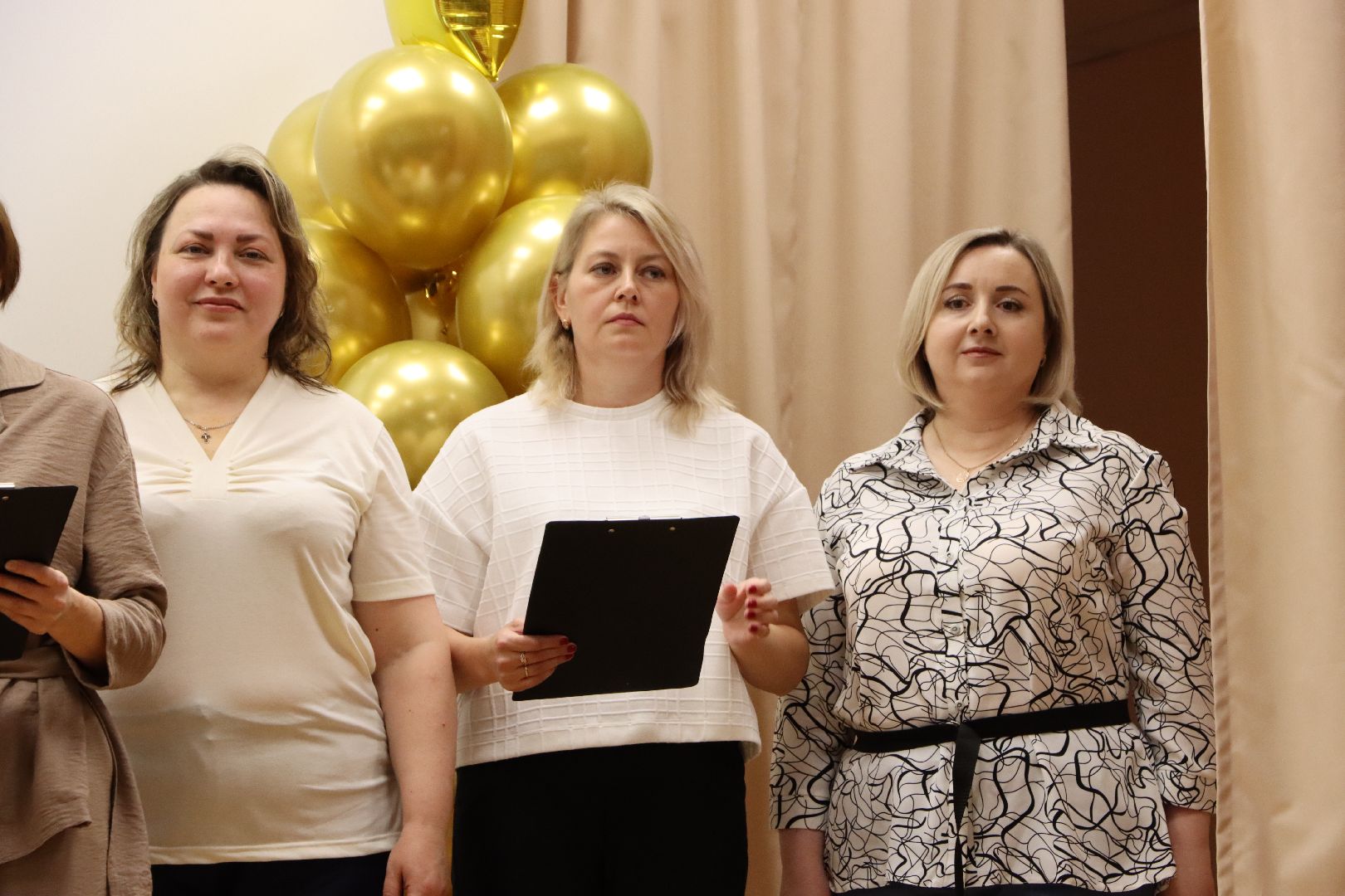 лотошино, лотошинская школа 2, последний звонок, глава округа, глава муниципалитета, образование,