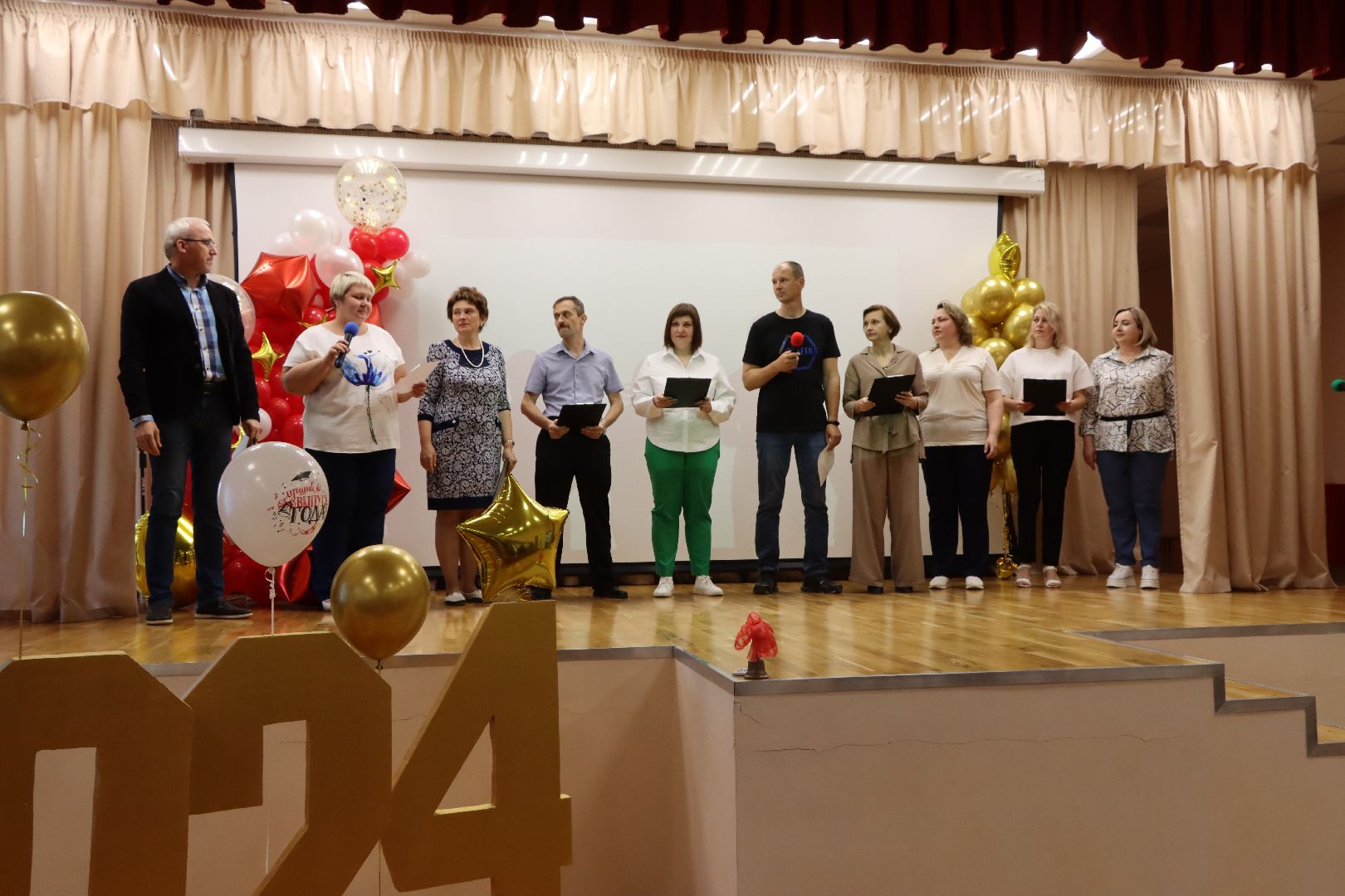 лотошино, лотошинская школа 2, последний звонок, глава округа, глава муниципалитета, образование,