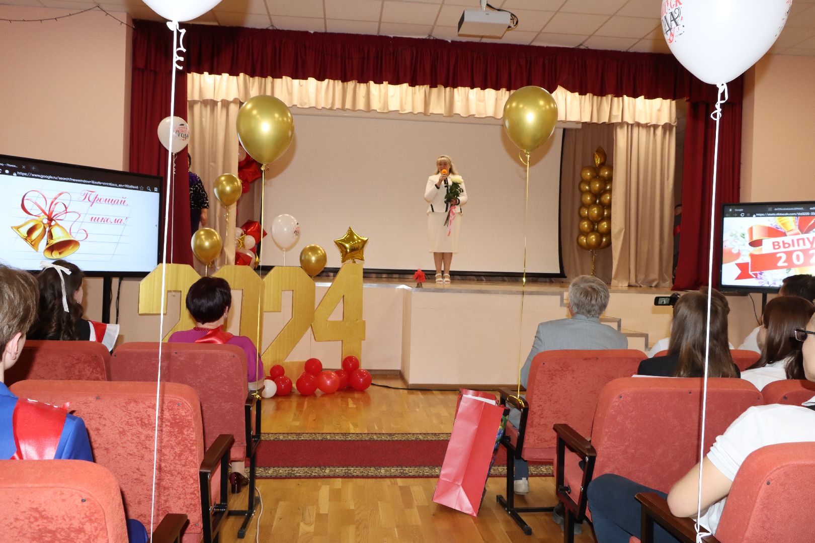 лотошино, лотошинская школа 2, последний звонок, глава округа, глава муниципалитета, образование,