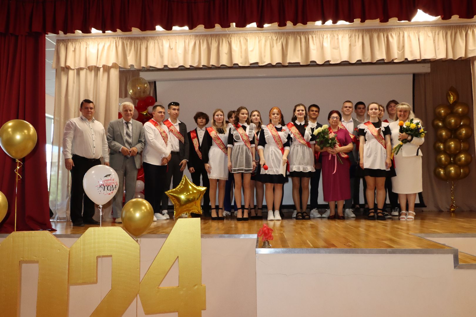 лотошино, лотошинская школа 2, последний звонок, глава округа, глава муниципалитета, образование,