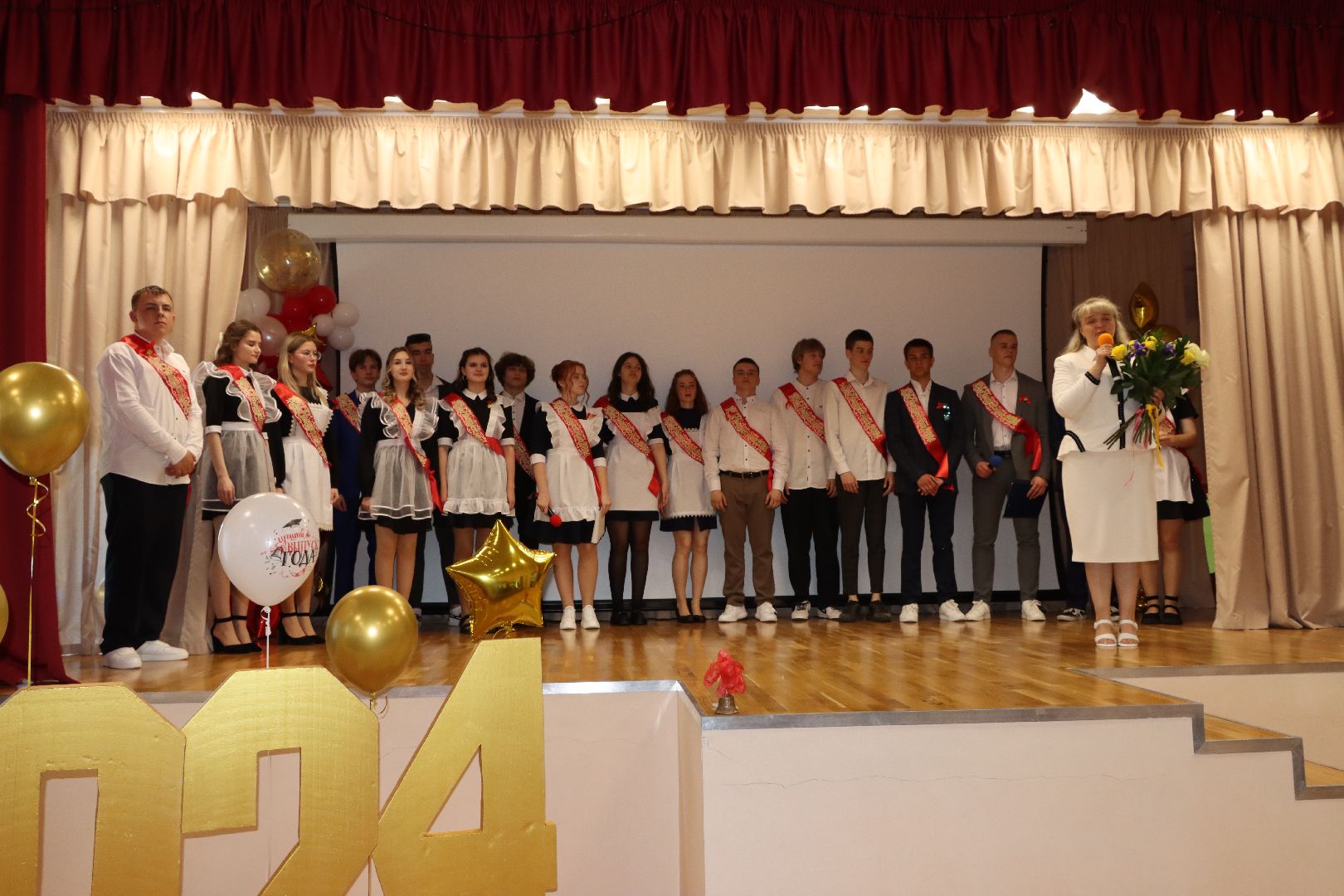 лотошино, лотошинская школа 2, последний звонок, глава округа, глава муниципалитета, образование,