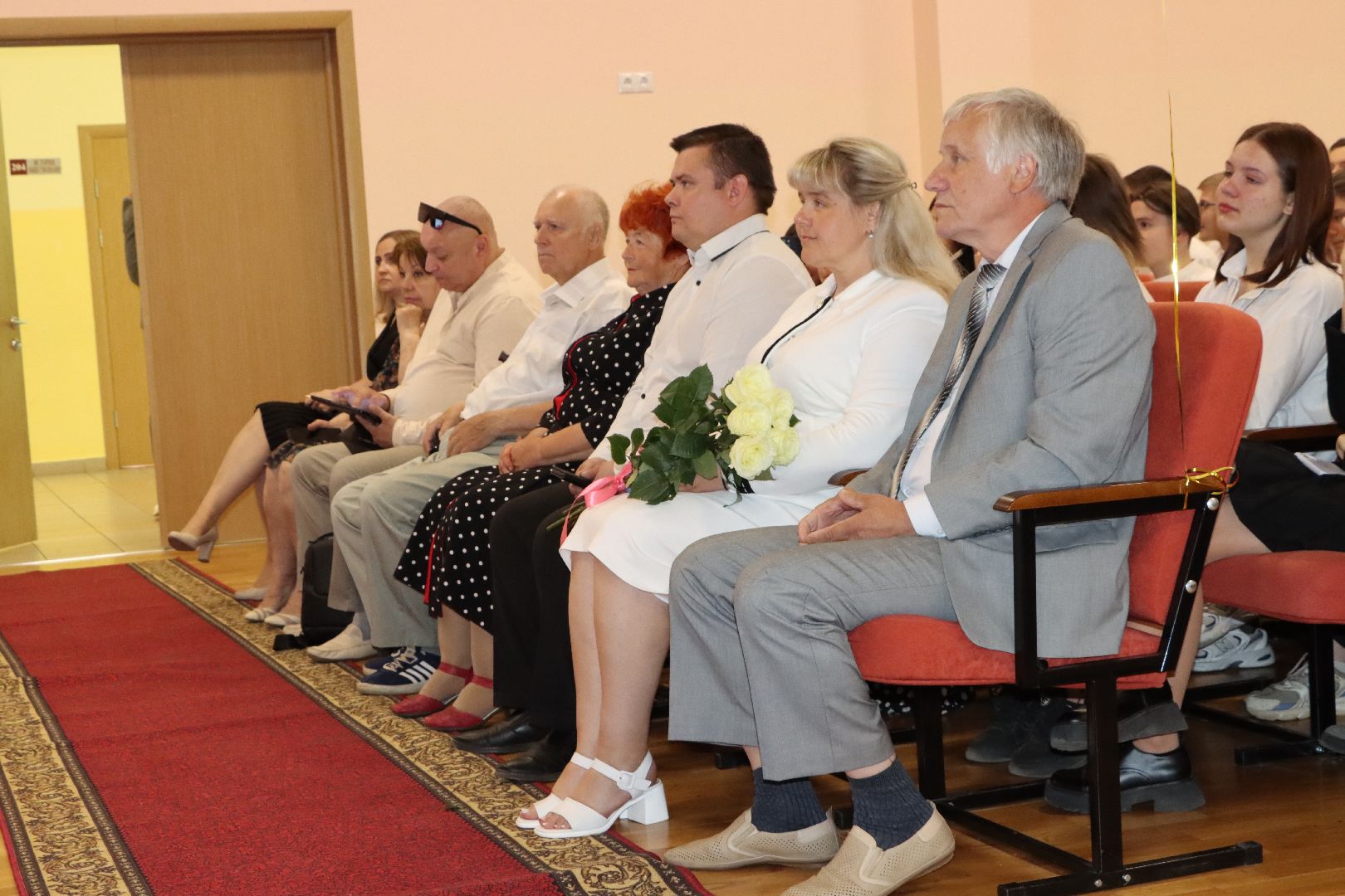 лотошино, лотошинская школа 2, последний звонок, глава округа, глава муниципалитета, образование,