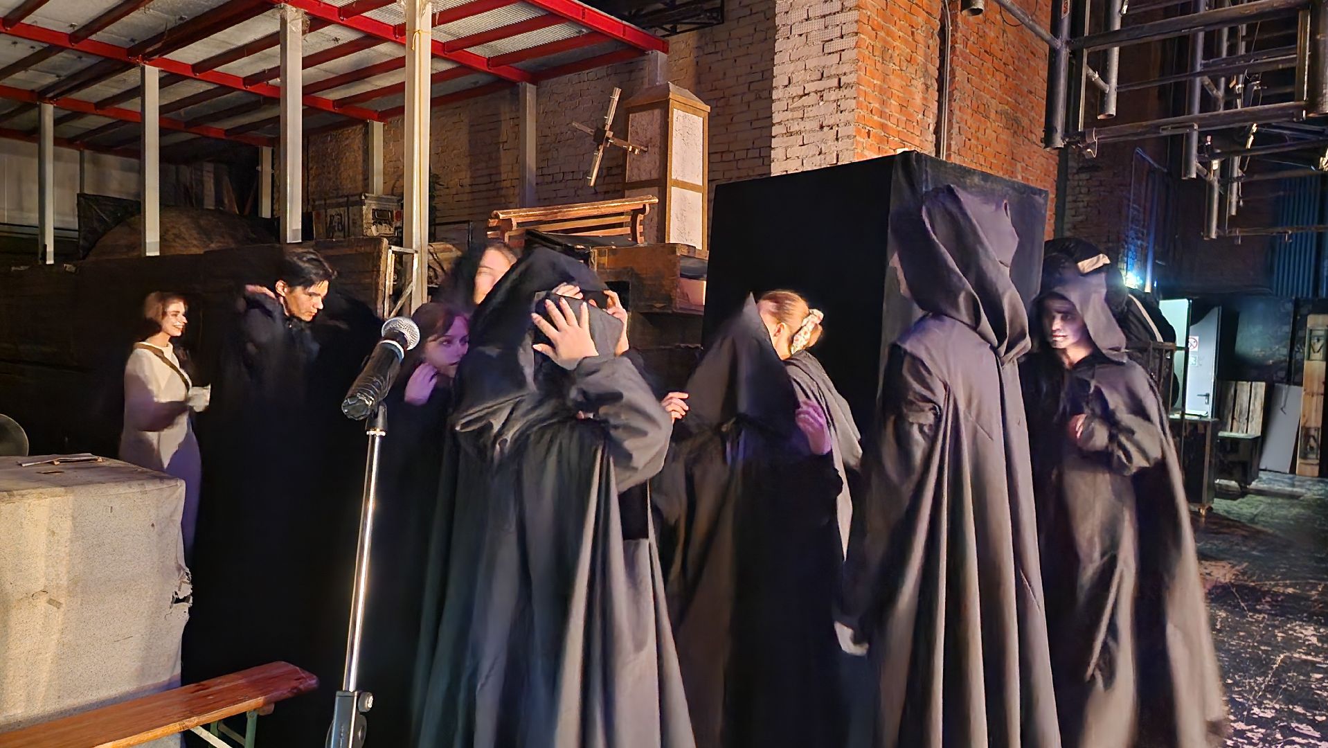 Московский губернский театр, Губернатор Московской области Андрей Воробьев, Ленинградский щелкунчик, московская премьера, военно-исторический спектакль, блокадная сказка Дениса Нефедова, 80-летие полного освобождения Ленинграда от фашистской блокады, Московский Художественный Театр Комедии, Институт театрального искусства имени Народного артиста СССР Кобзона, Год Семьи,Санкт-Петербург, Блокада, Кошки Ленинграда,