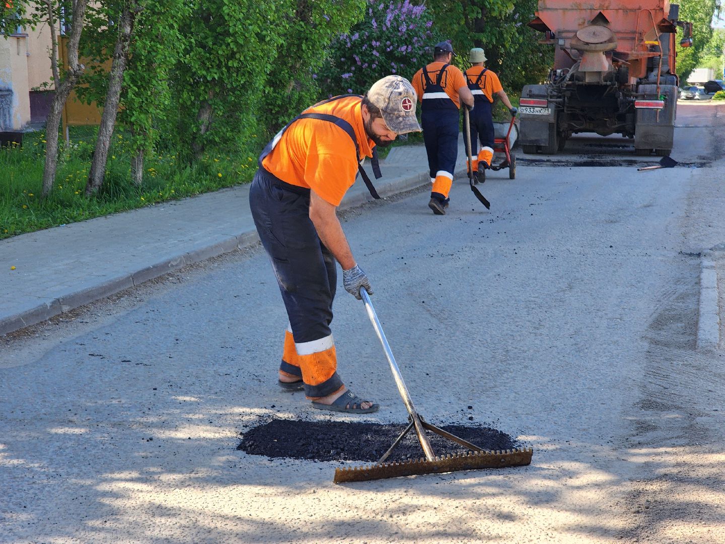 ямочный ремонт, дорога, ремонт дорог, ремонт дорог во дворах, нестерово, руза, рузский городской округ,