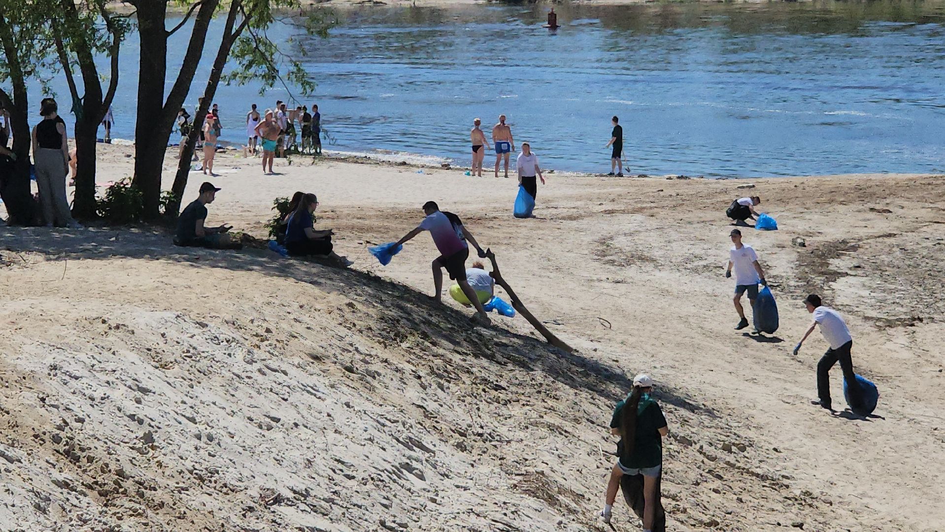 серпухов, река ока, пляж на оке, серпуховские мальдивы, депутат-эколог, Особенности национальной уборки, уборка,