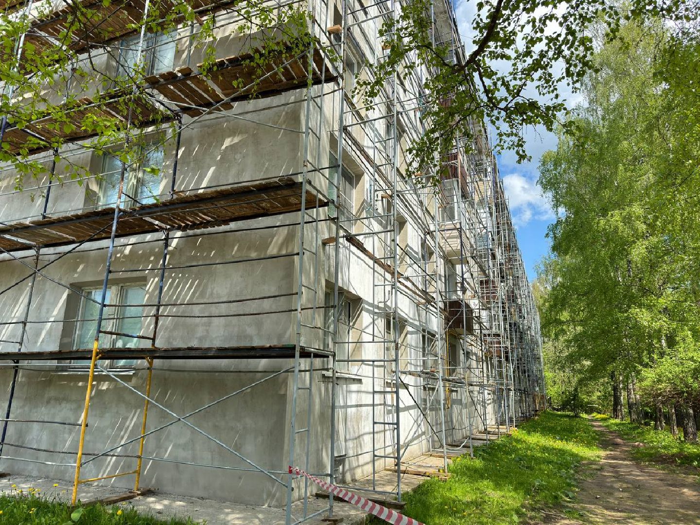 фасад, капитальный ремонт, бригада рабочих, многоквартирный дом,