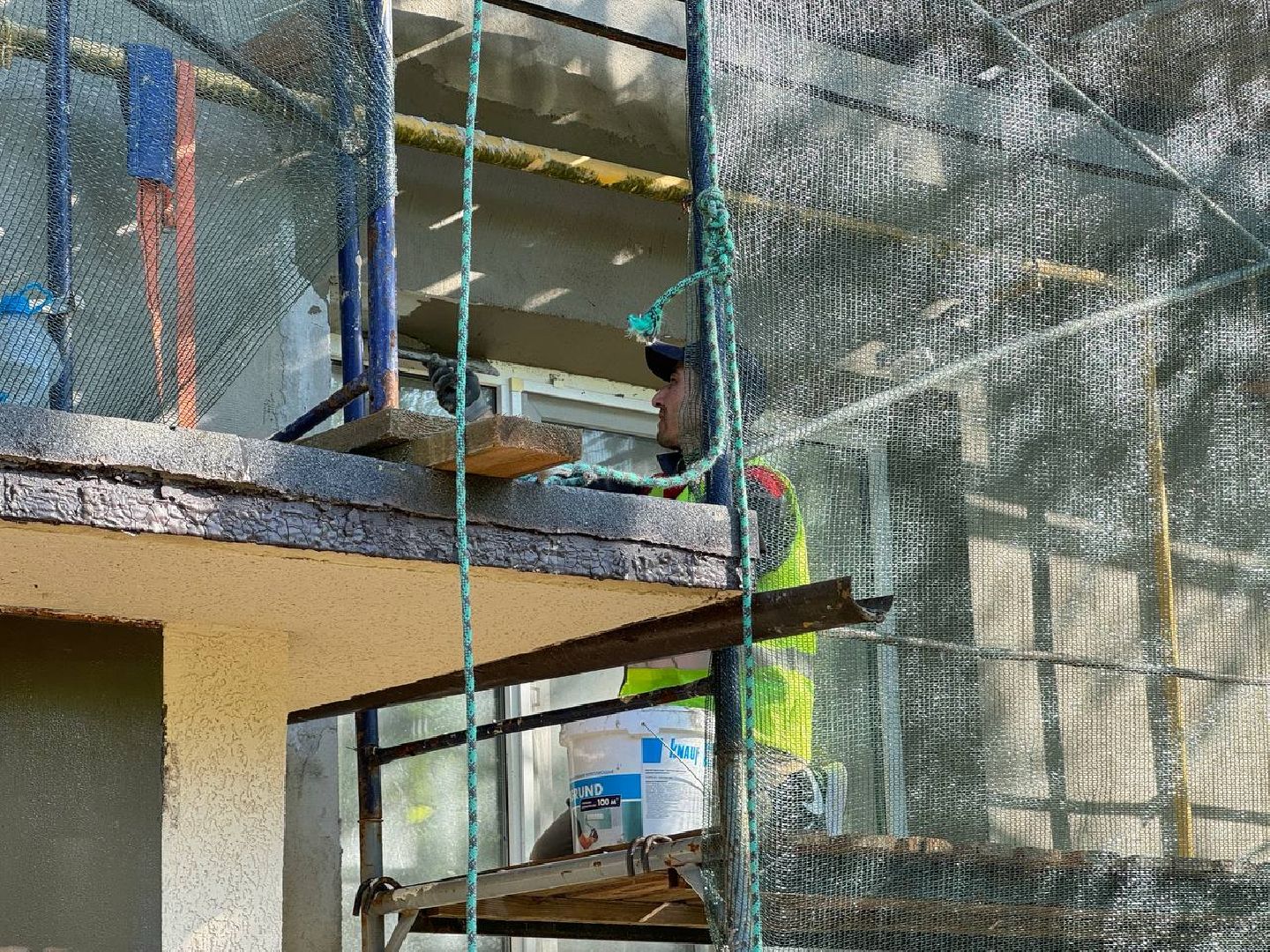 фасад, капитальный ремонт, бригада рабочих, многоквартирный дом,