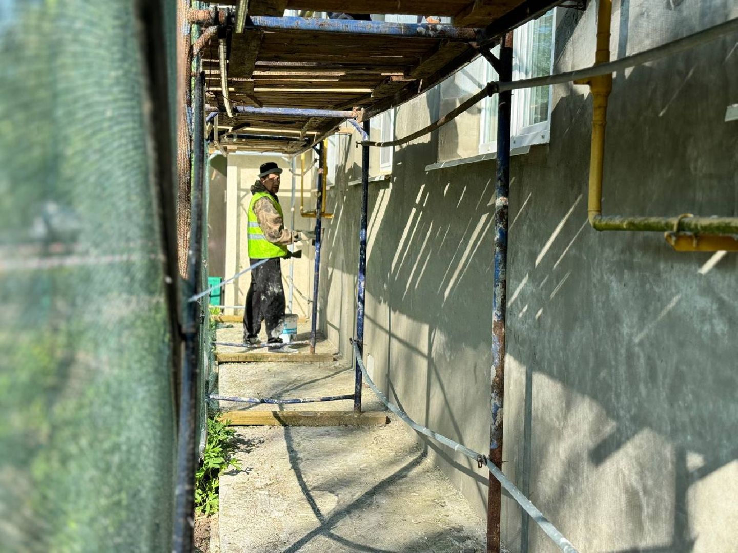 фасад, капитальный ремонт, бригада рабочих, многоквартирный дом,