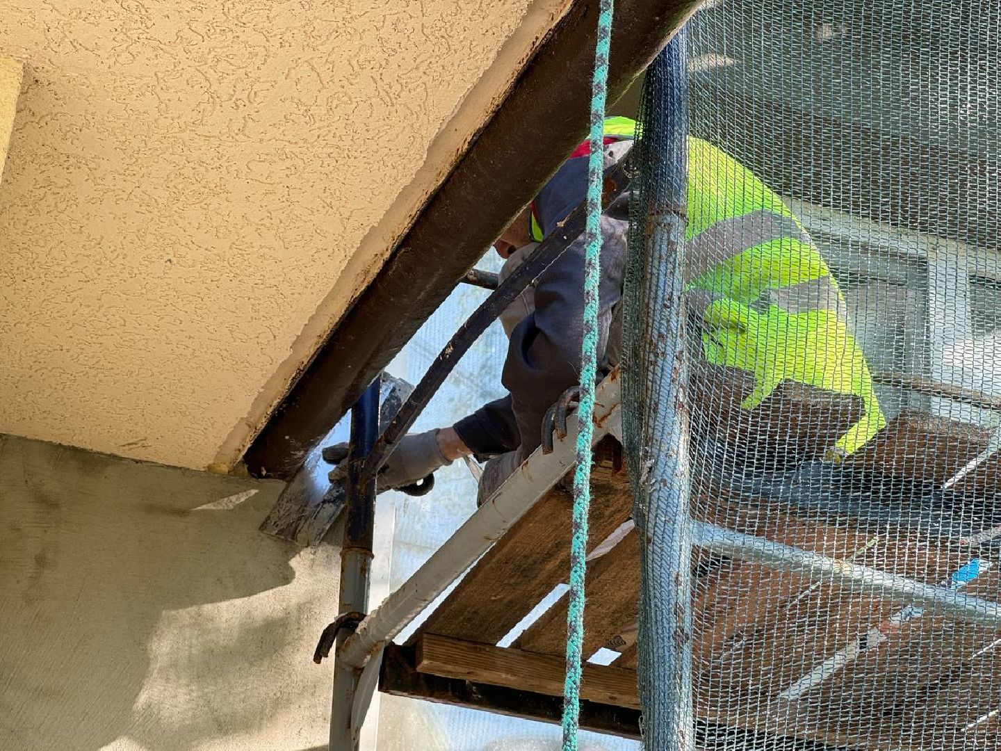 фасад, капитальный ремонт, бригада рабочих, многоквартирный дом,