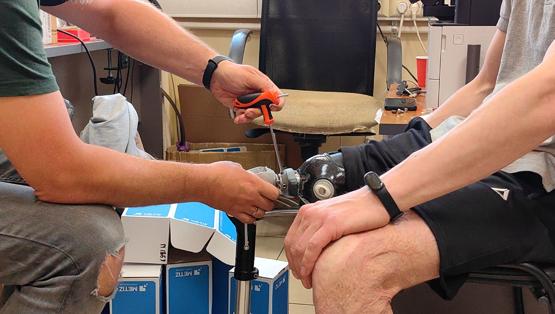 МЕТИЗ, производство, протезы, коленные модули, тестировщик протезов, дефекты,